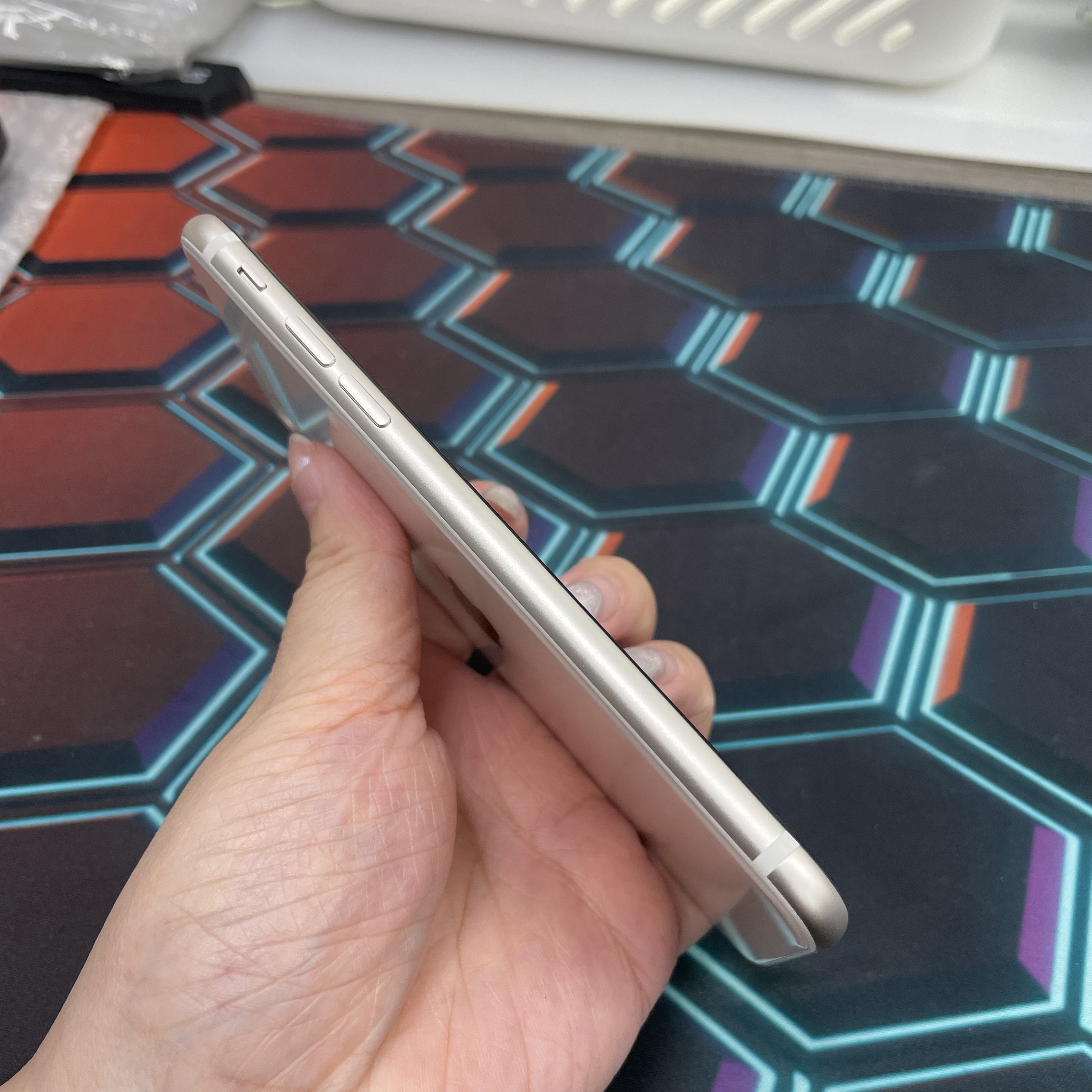 *6728 SE3 完美機 128GB 電100 白色 white