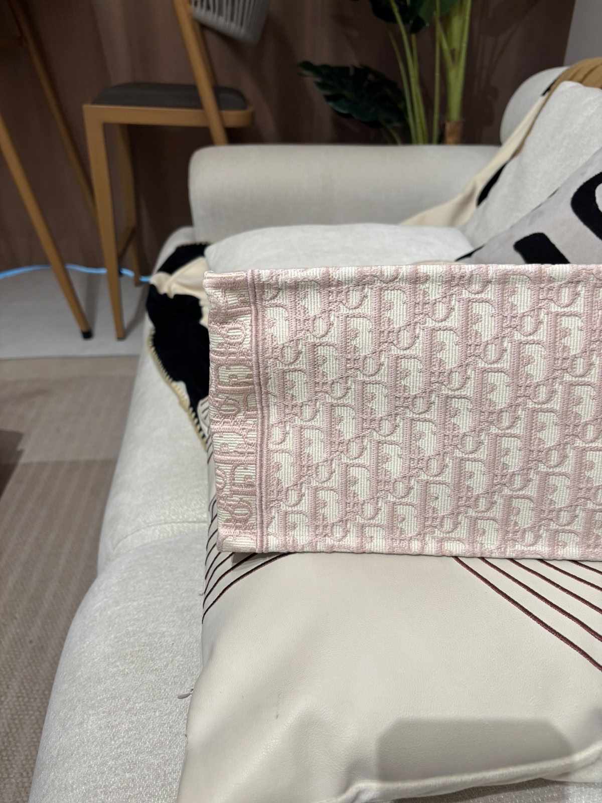 Dior Book Tote Medium Pink 100%Authentic, 98%New ✅專門店收據✅Dust bag