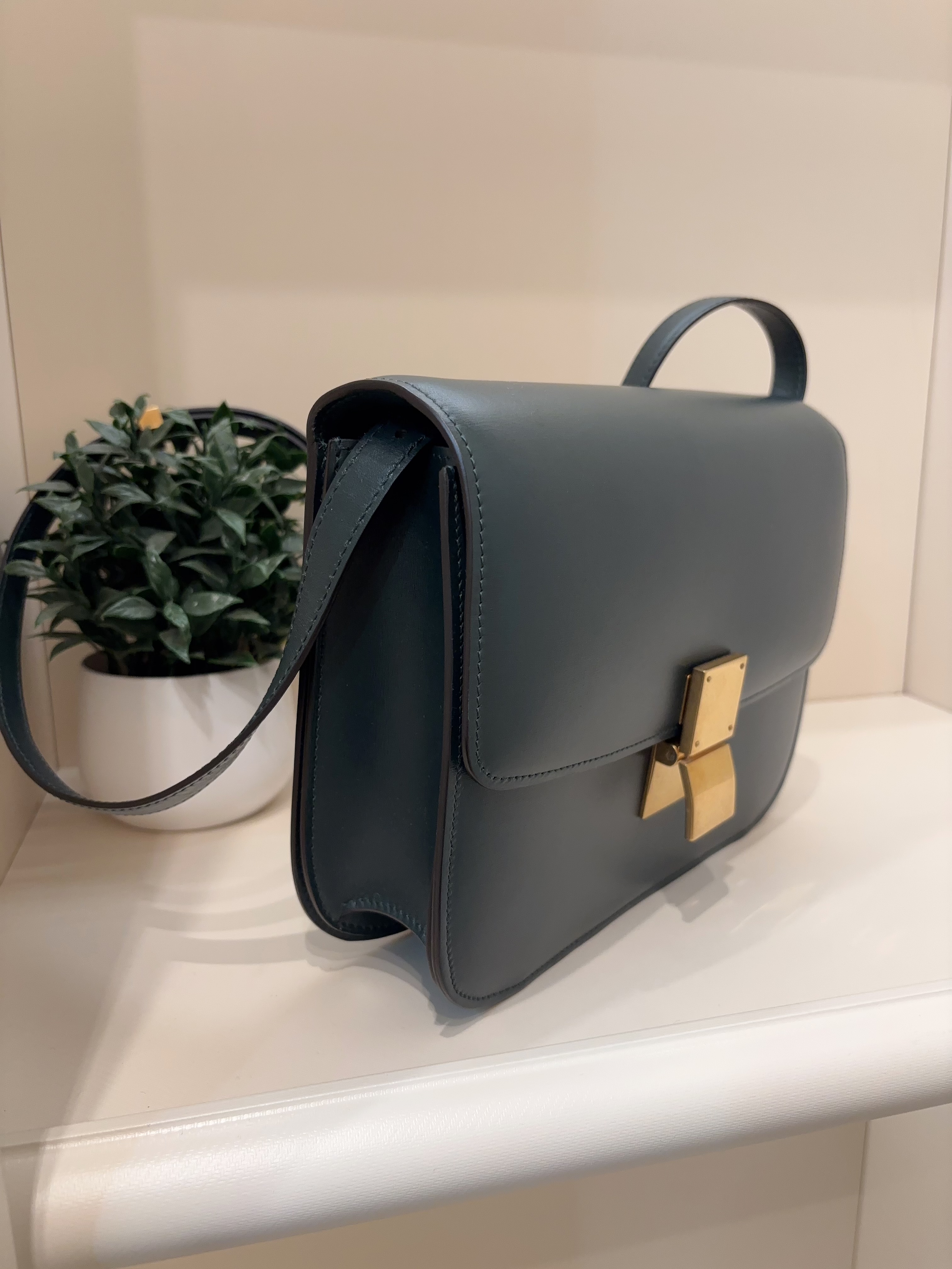 Celine classic box medium flap bag 100%Authentic 98%new✅tap booklet ✅dust bag 