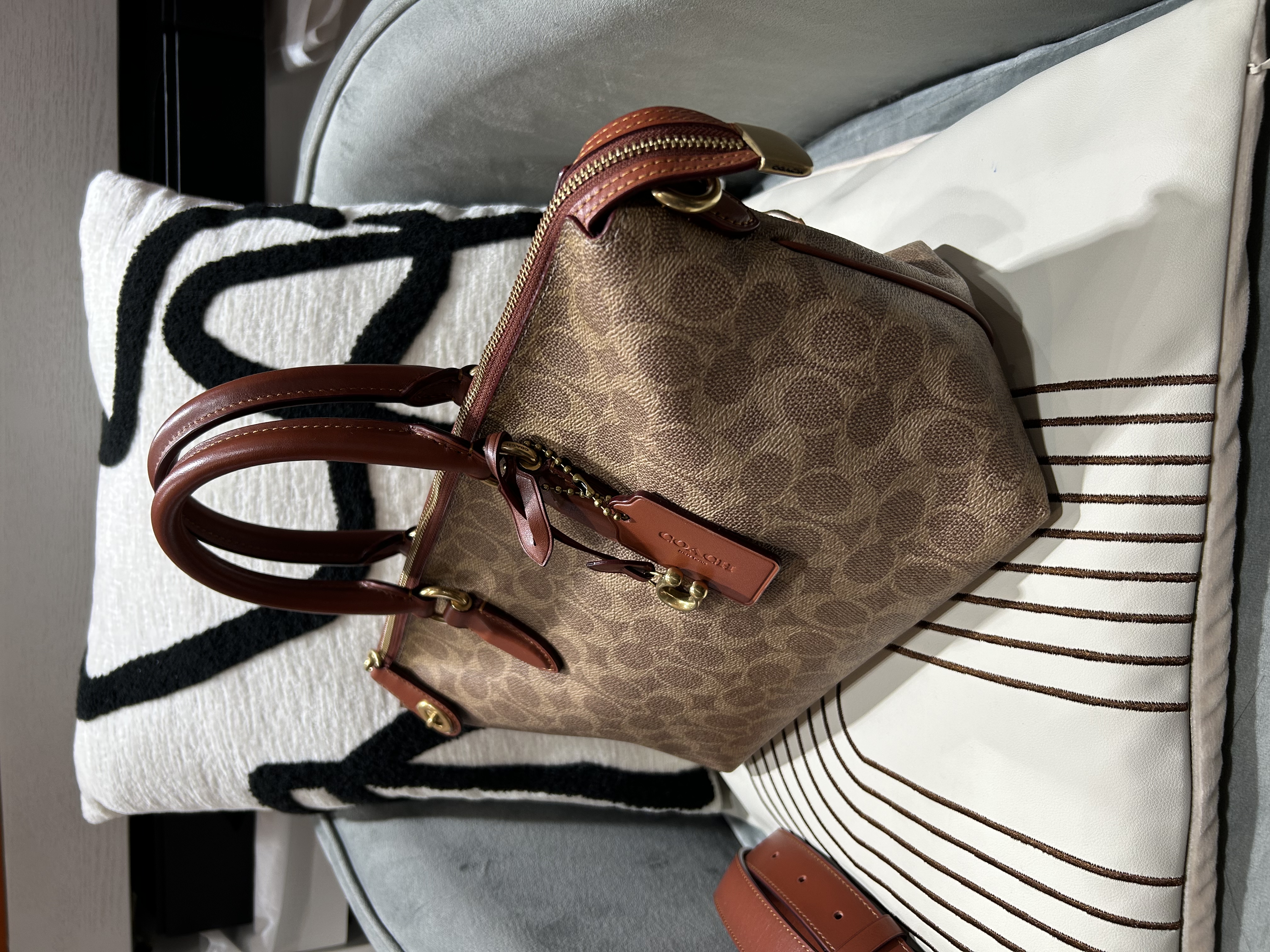 Coach 2Way Bag 100%Authentic, 98%New ✅Dust bag