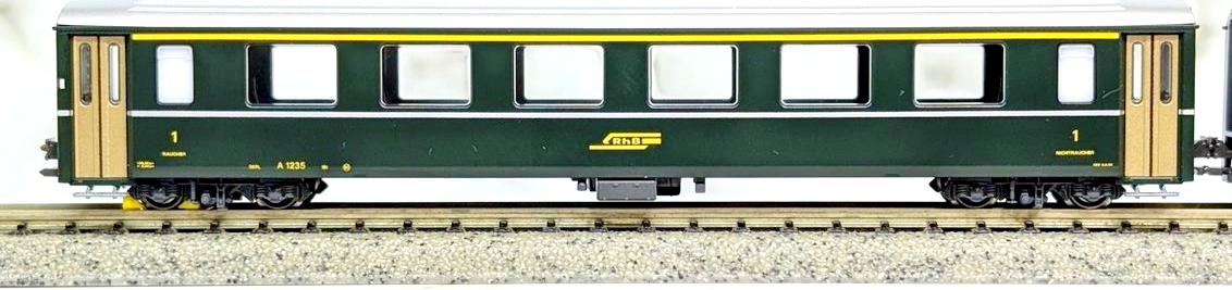 Kato N 9mm 軌 Ge6/6-I <雷蒂亞鱷魚> & 阿爾卑斯山綠色客車