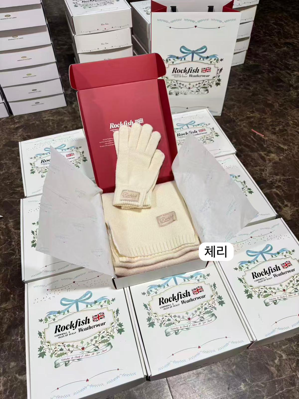 🇰🇷Rockfish 手套+頸巾聖誕套裝🎄