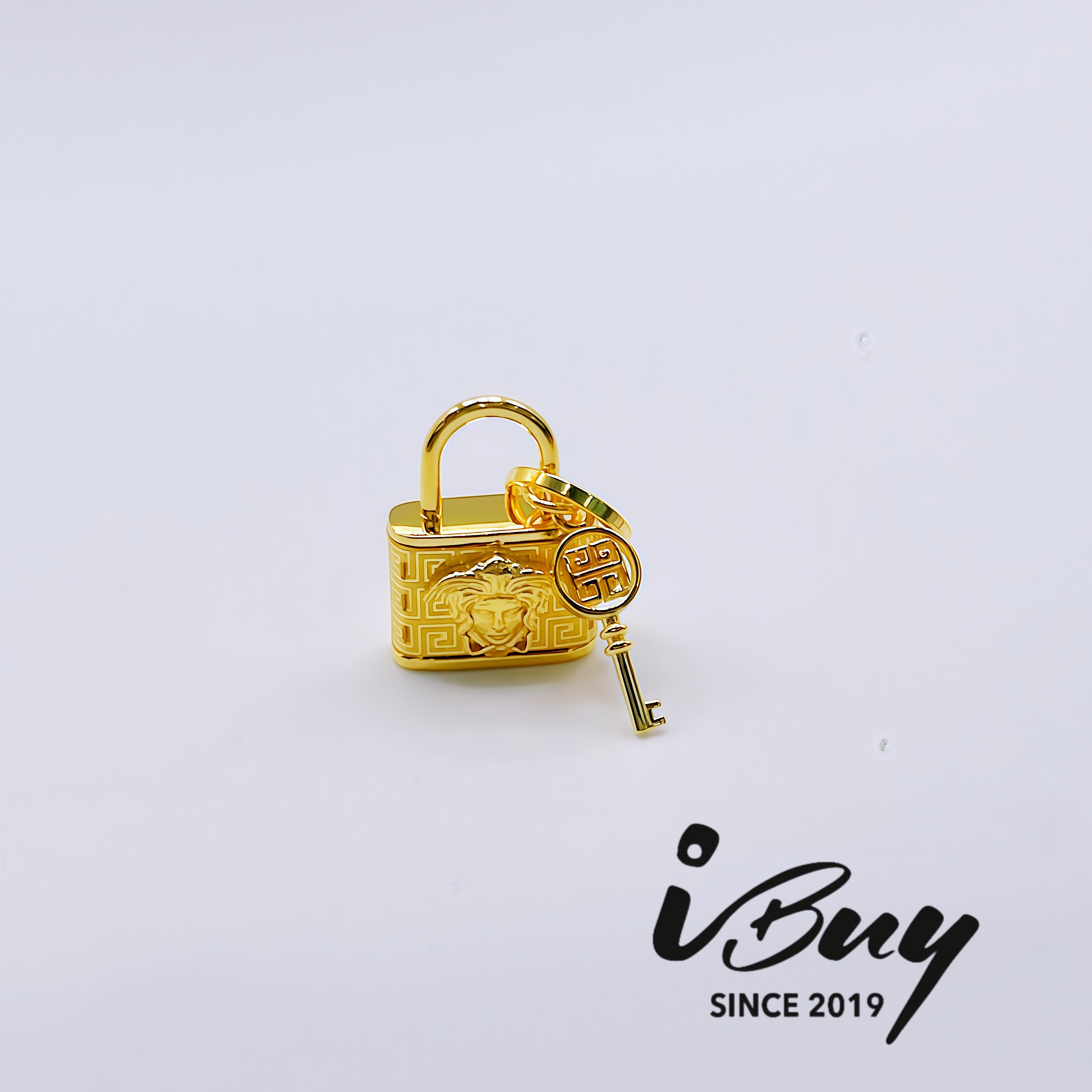 916 GOLD VERSACE LOCK WITH KEY CHARM 916 金 范思哲锁头与钥匙串咀