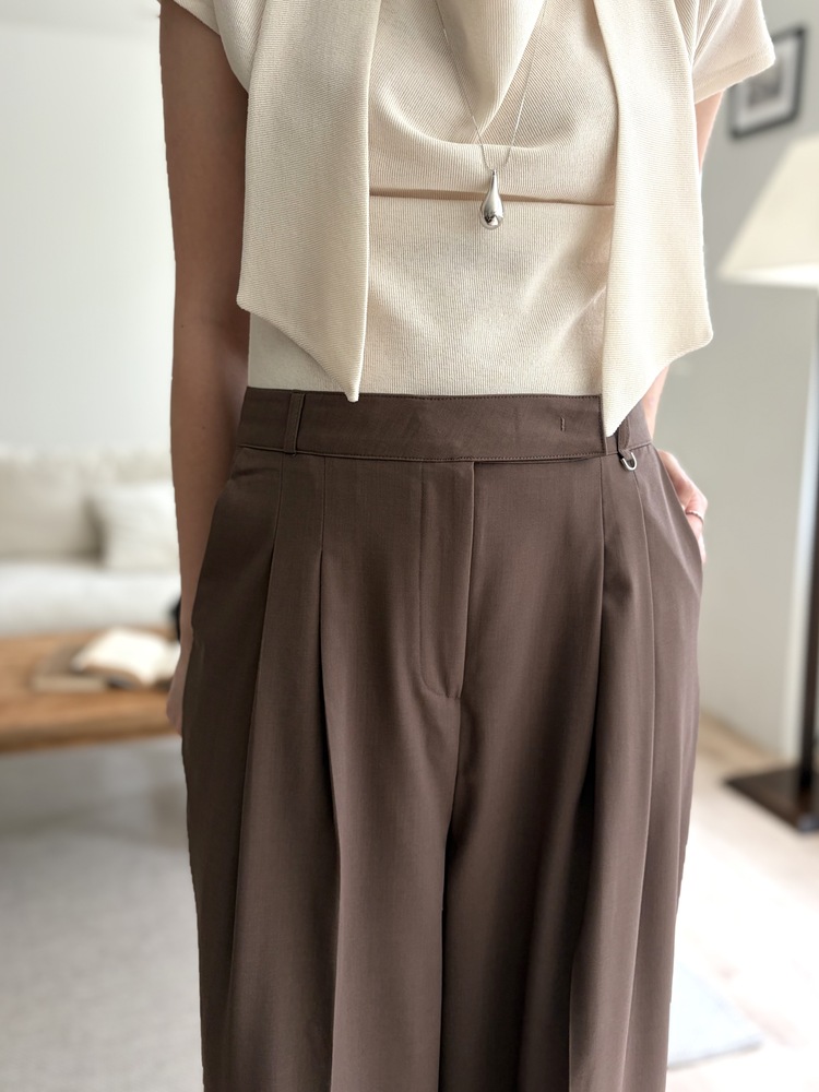 [極薄!] Strap Detail Pleated Pants (Brown)