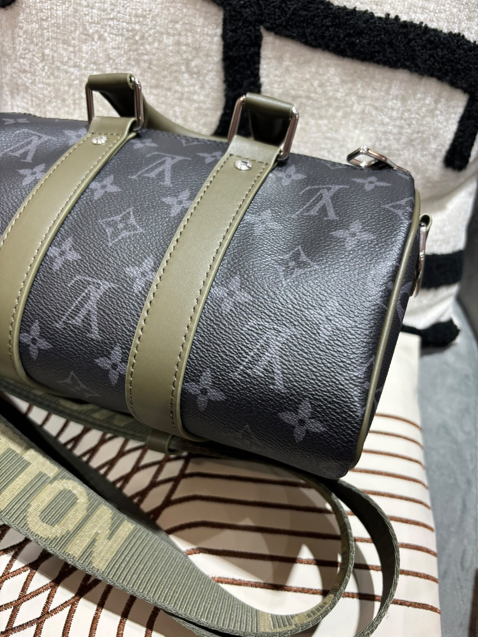 全新 Lv Keepall Bandoulière 25 2 way bag M28638 100%Authentic, 100%New 全新未使用品 ✅收據✅Dust bag ✅Box
