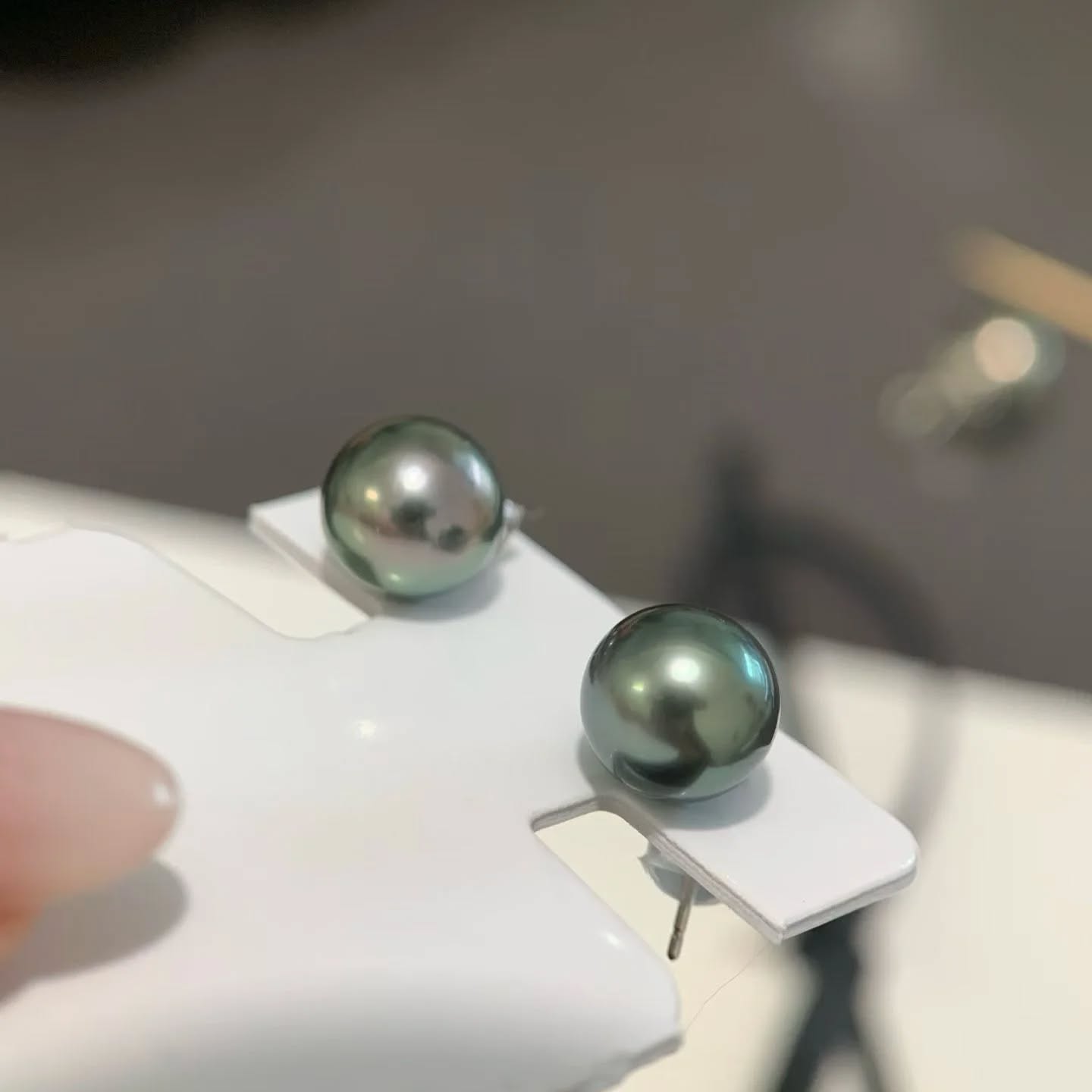 18K 王妃孔雀綠耳釘