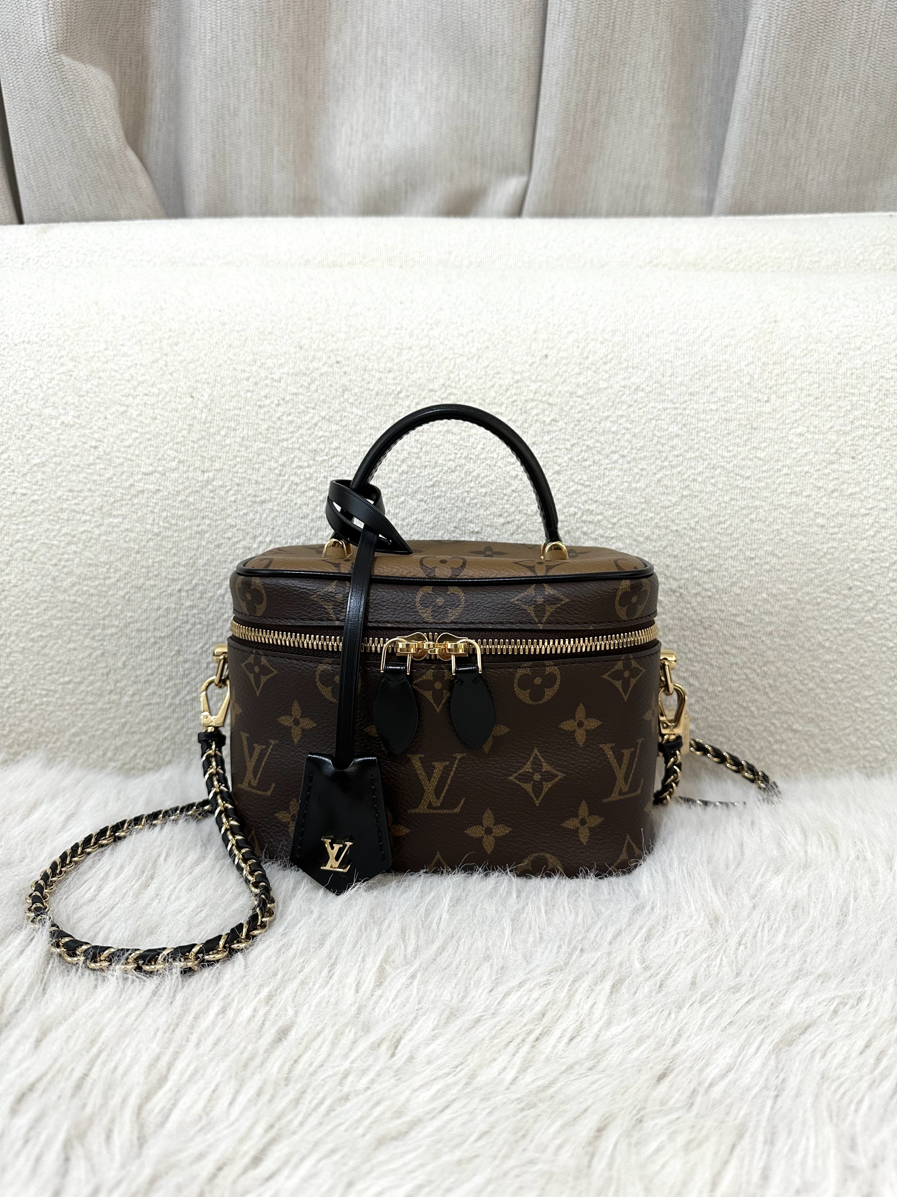 Pre-owned Louis Vuttion Vanity PM Monogram Reverse Canvas /  Product Code: 26022110