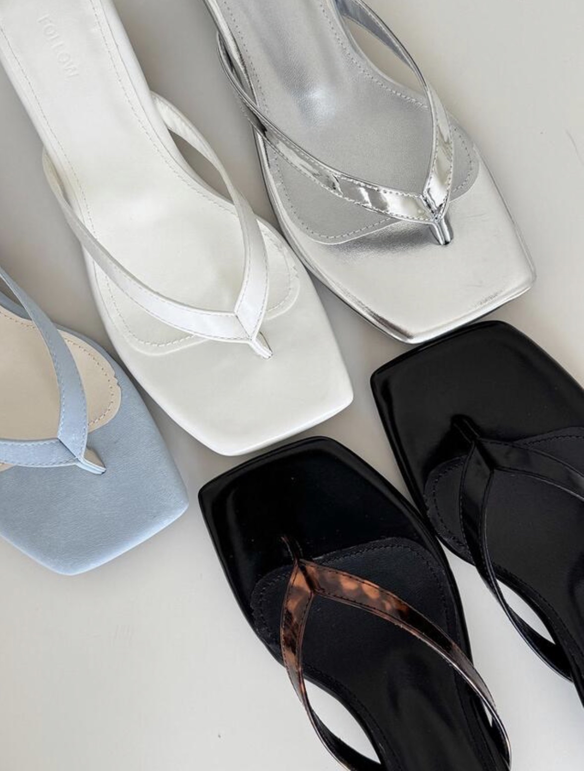 26SS/ 4CM HEELED THONG SANDALS