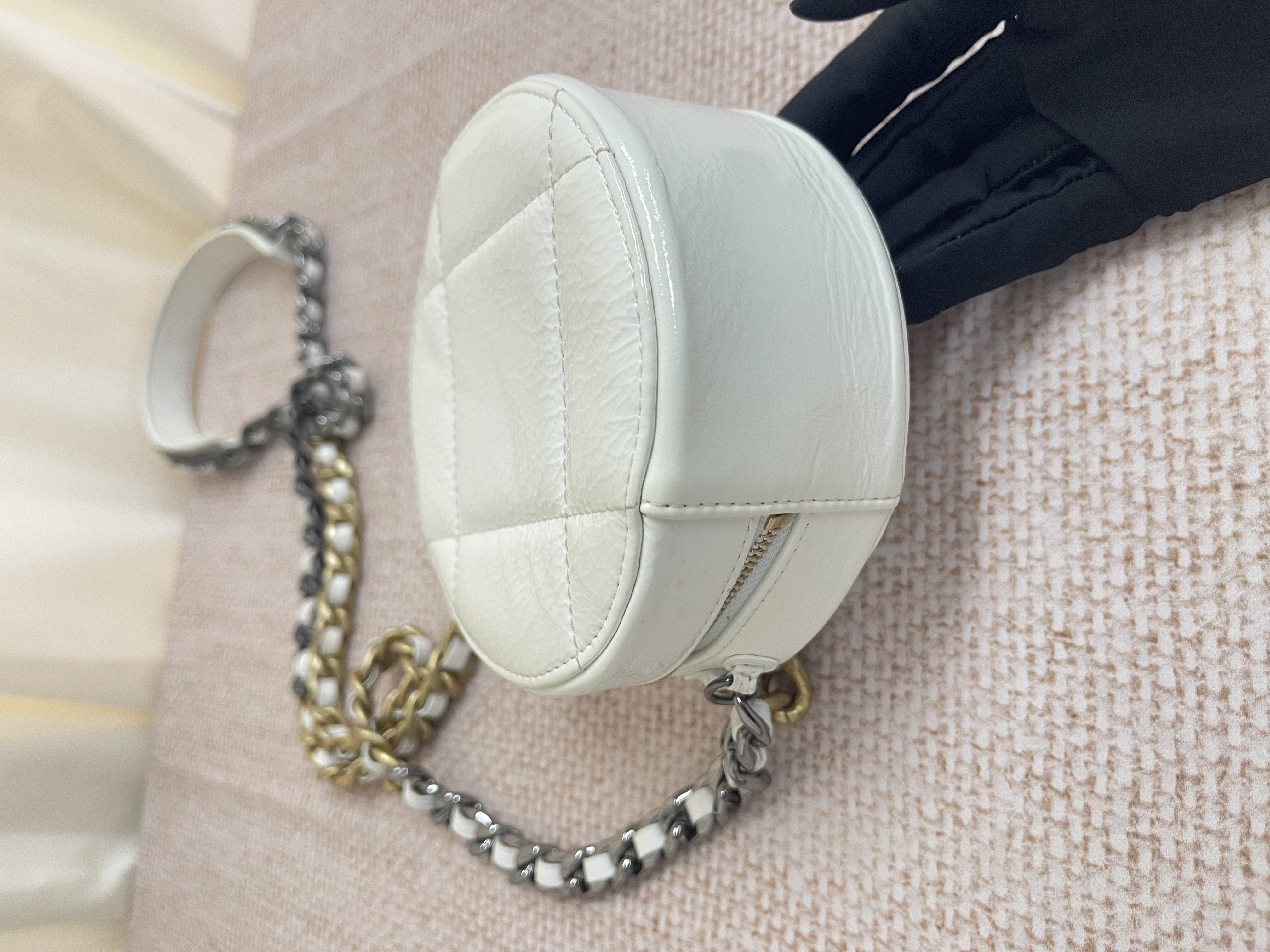 Pre-owned Chanel 19 Round Clutch/ Product Code: 26040551 