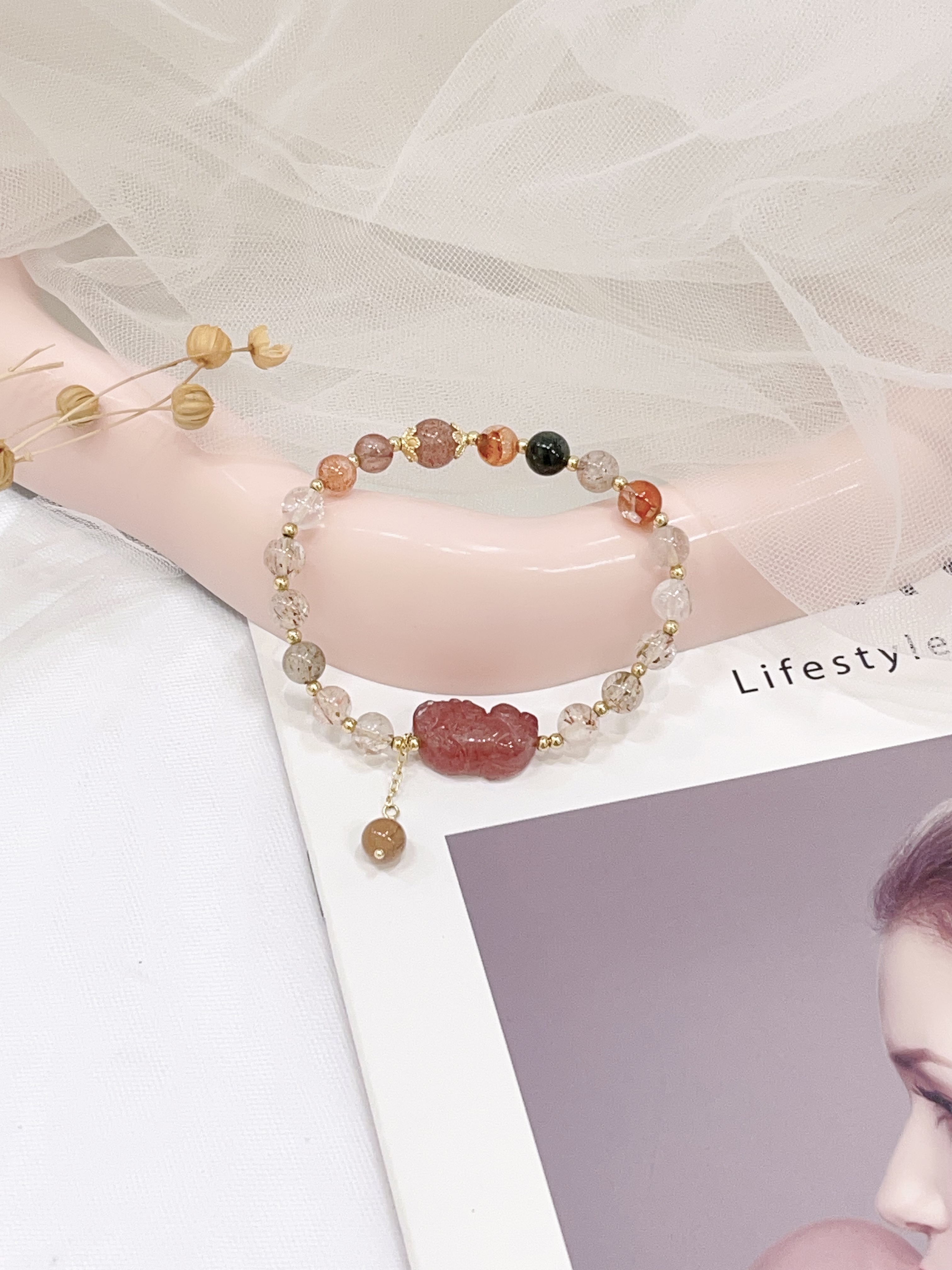 🍓 草莓晶貔貅 × 彩发晶多宝手串 Strawberry Quartz Pixiu & Multicolor Rutilated Quartz