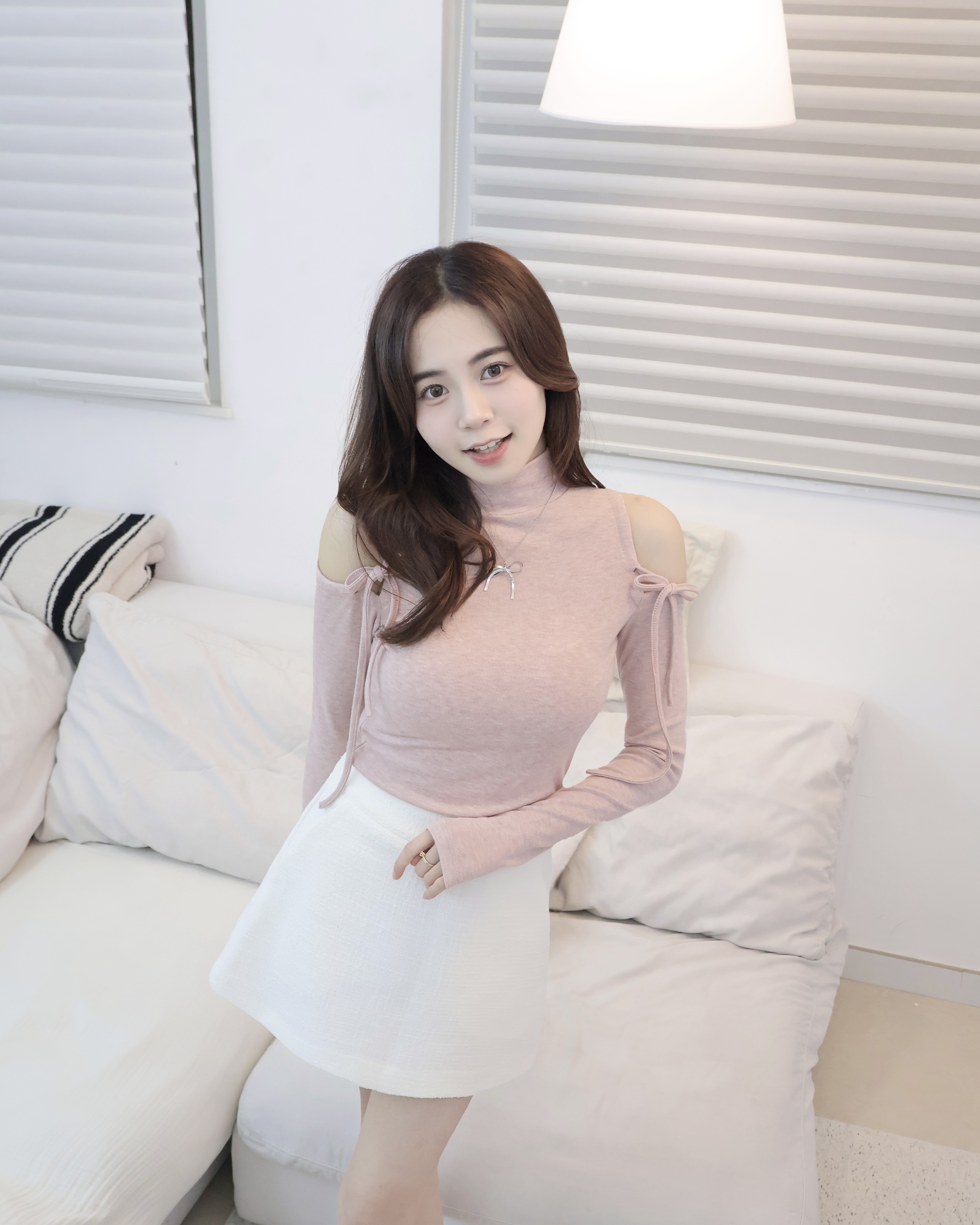 【 ੨੨完美顯身材💕恰到好處小性感🫧高領露肩綁帶混色上衣!⋆˚ʚɞ】Strawberry Cake Ribbon Top(三色入)