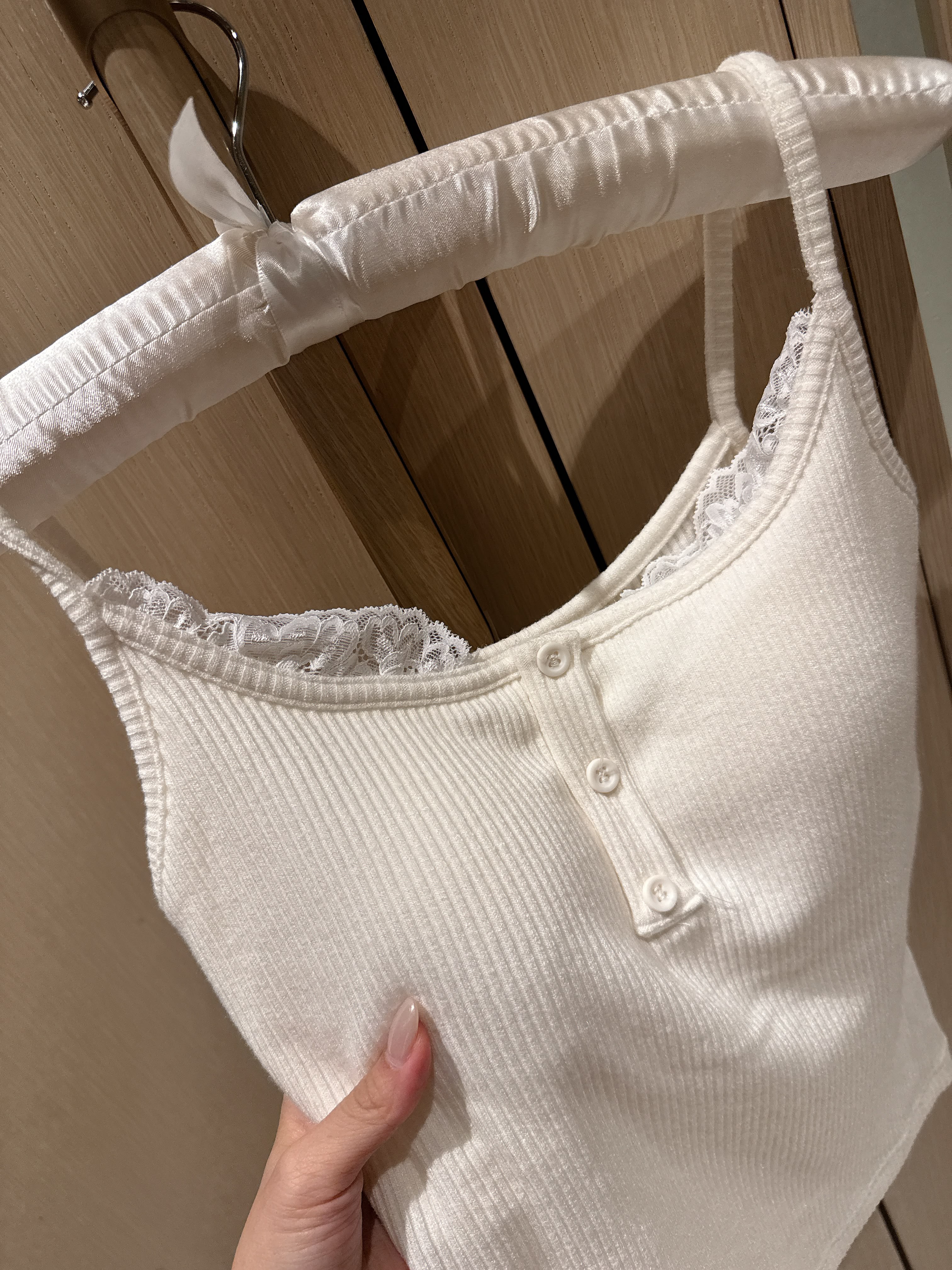 【溫柔款式】蕾絲邊排扣彈性打底Bra top