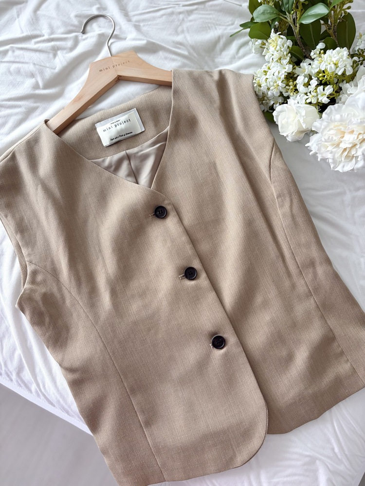 Signature Linen Blend Vest (Camel)