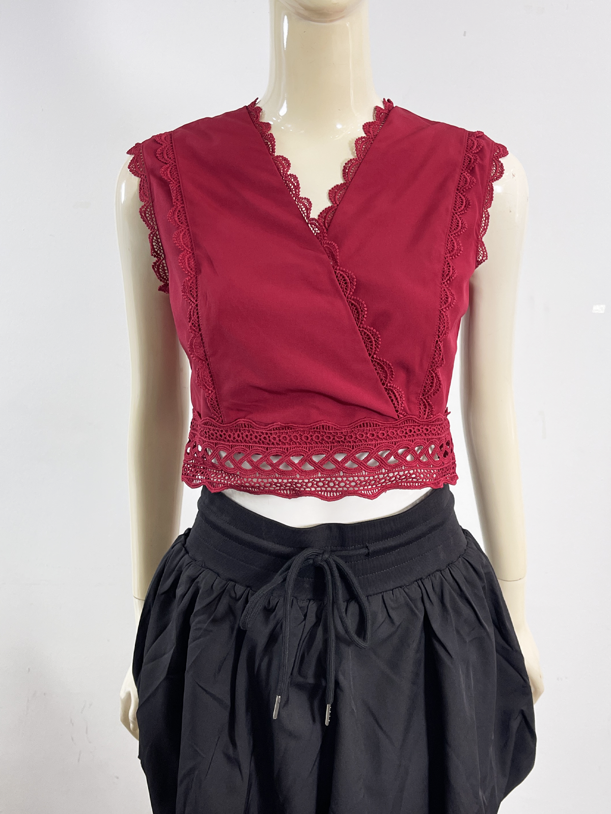 Lace Authority V Layer Top M95