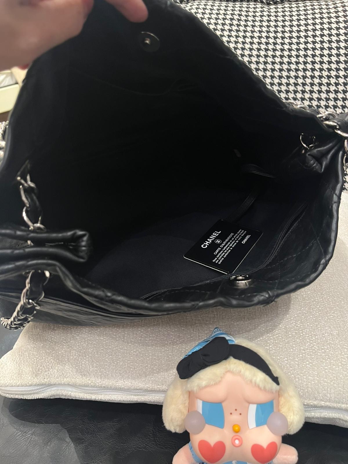 Chanel shoulder bag calfskin ,100%Authentic,95%new  ✅card✅dust bag  