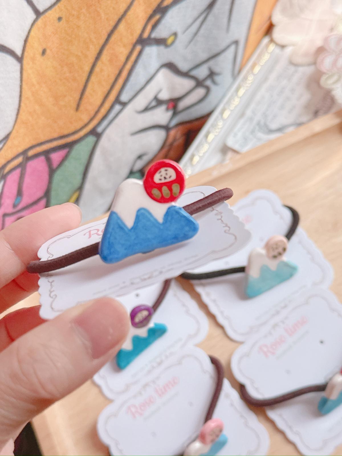 ᴿᵒˢᵉ ᵗⁱᵐᵉ ʰᵃⁿᵈᵐᵃᵈᵉ7️⃣週3月10-12日 日半價飾物 ｜ 手繪側達摩富士山髮圈