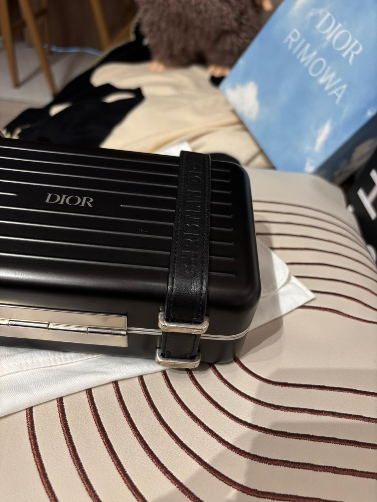 Dior x rimowa personal clutch on strap 100%Authentic ,98%new ✅tap card ✅strap✅dust bag ✅box