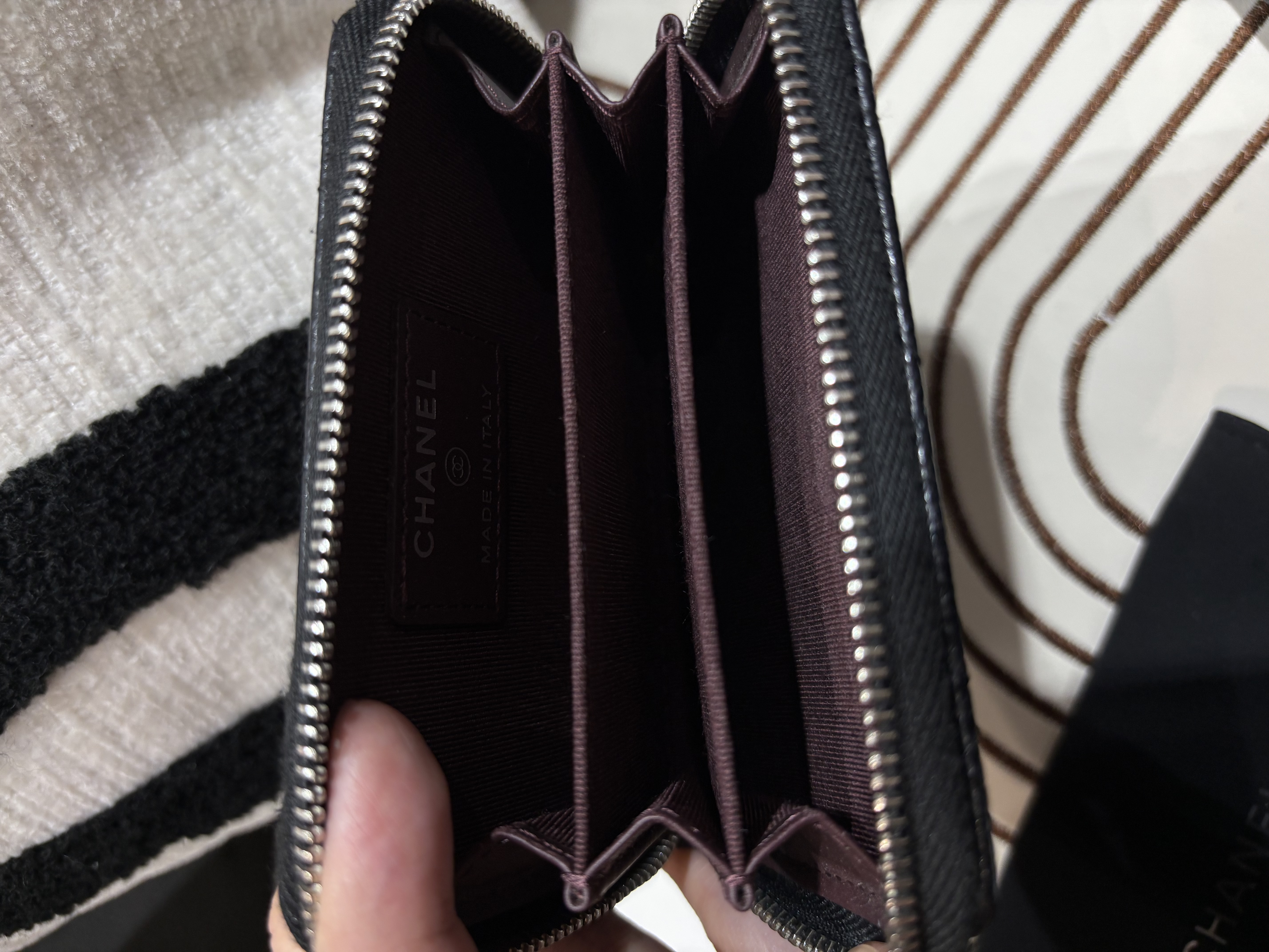 Chanel zip coin purse card holder wallet 100%Authentic, 98%New  ✅24card✅Dust bag 