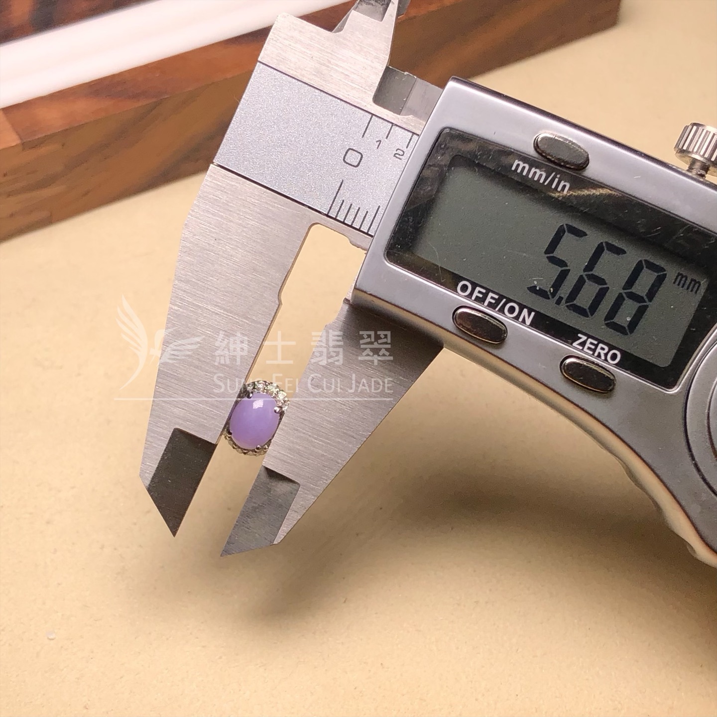 紫羅蘭蛋面鑲鑽耳環