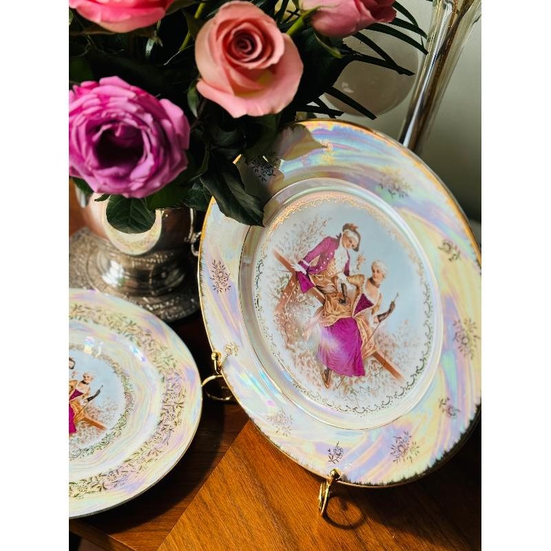 Vintage C.a.1970s Made in Japan Exported to Montreal Romantic Couple Iridescent Coating Plates 24 & 27cm(MT1946)