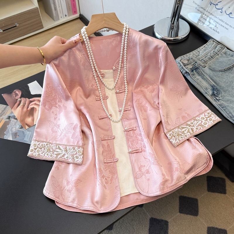 B41(0949衣) 新中式改良款圆领提花刺绣边袖前排盘扣粉黄中袖开衫上衣 