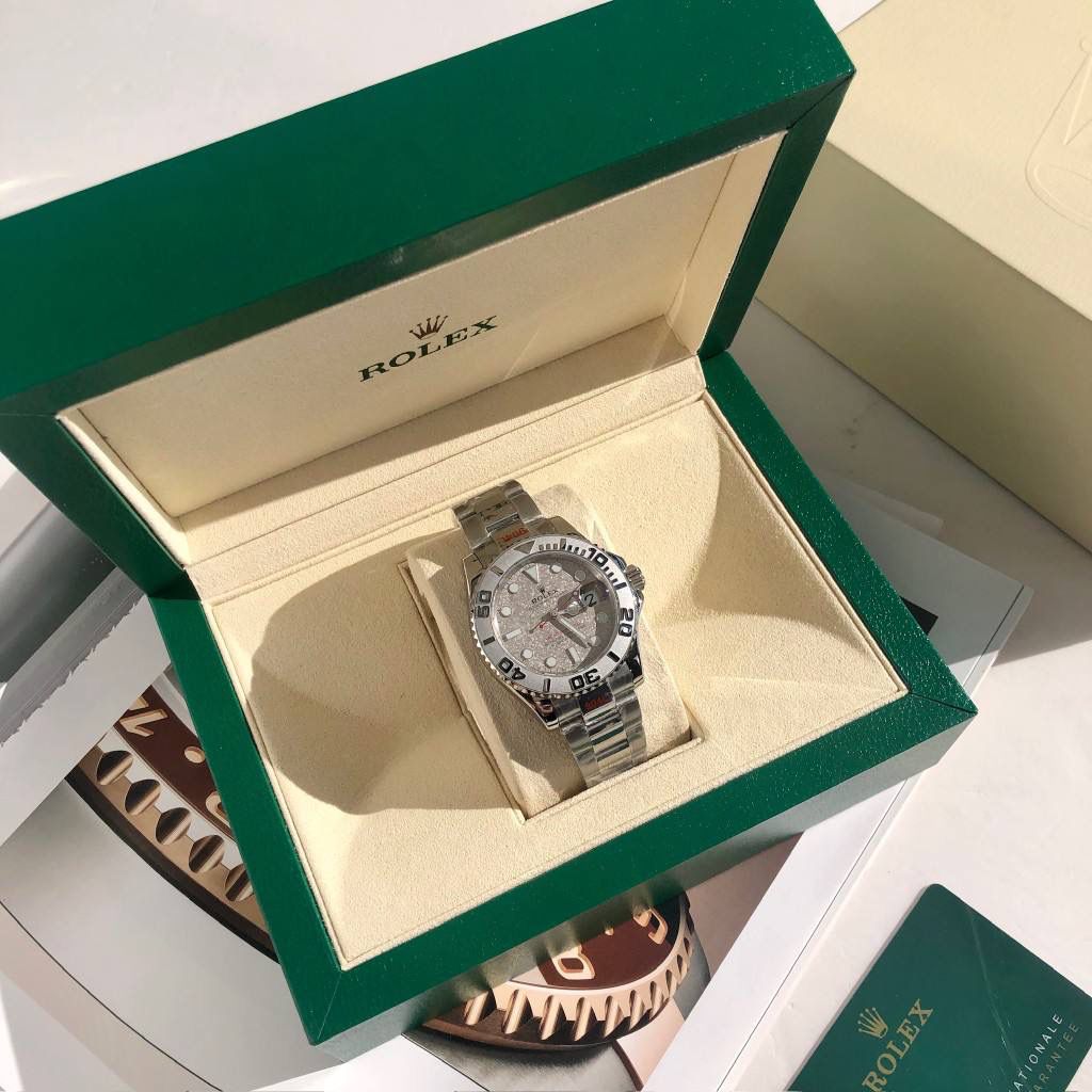 【经典名仕 一劳永逸】劳家爆款游艇名仕型系列m126622男士腕表40mm游艇出货，继续秉承AD家族优质特色、独家出品一表一码，三码合一 【机芯】搭载AD专注而制0️⃣返修、💯全新原装西铁城8215全自动机械机芯，走时精准，性能优异，动力储备高达48小时 【表壳】316L精钢表壳 高端同步防指纹[强]陶瓷圈口原版同步双向旋转，完美呈现与原版一致的弧度、光泽，超强高密度矿物质玻璃镜面，精致的做工完美秉承原装的潜水游泳🏊‍♀️性能 【字面】大厂同步超强夜光，夜光刻度、表针无瑕疵斑点、晶莹剔透，细节同步正品，内影圈刻字清晰，字体匀称 【表带】搭载316精钢表链可调节原装表扣