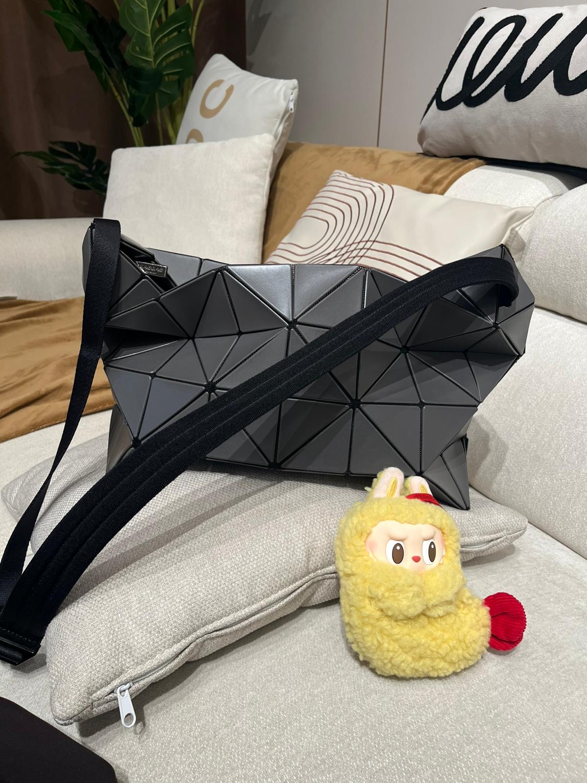 Issey Miyake Bao Bao Shoulder Bag 100%Authentic ,95%new✅dust bag