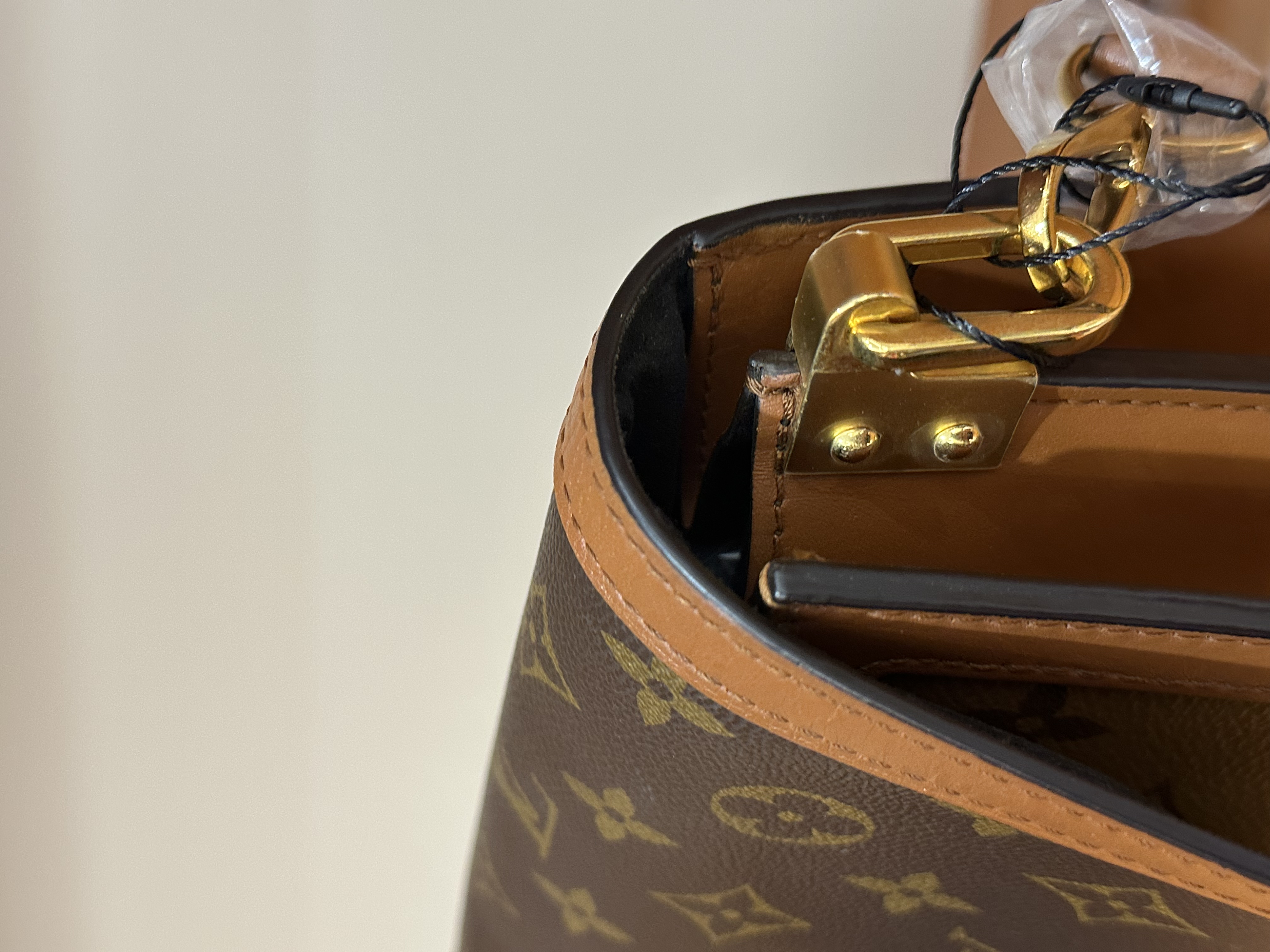 直播貨品 |  [1個-$100 2個-$300］HH22