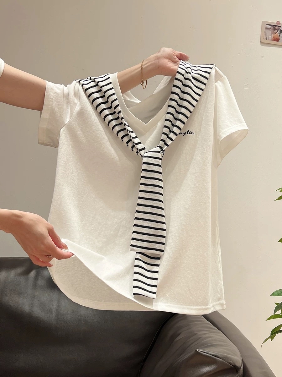 V领线条披肩T恤