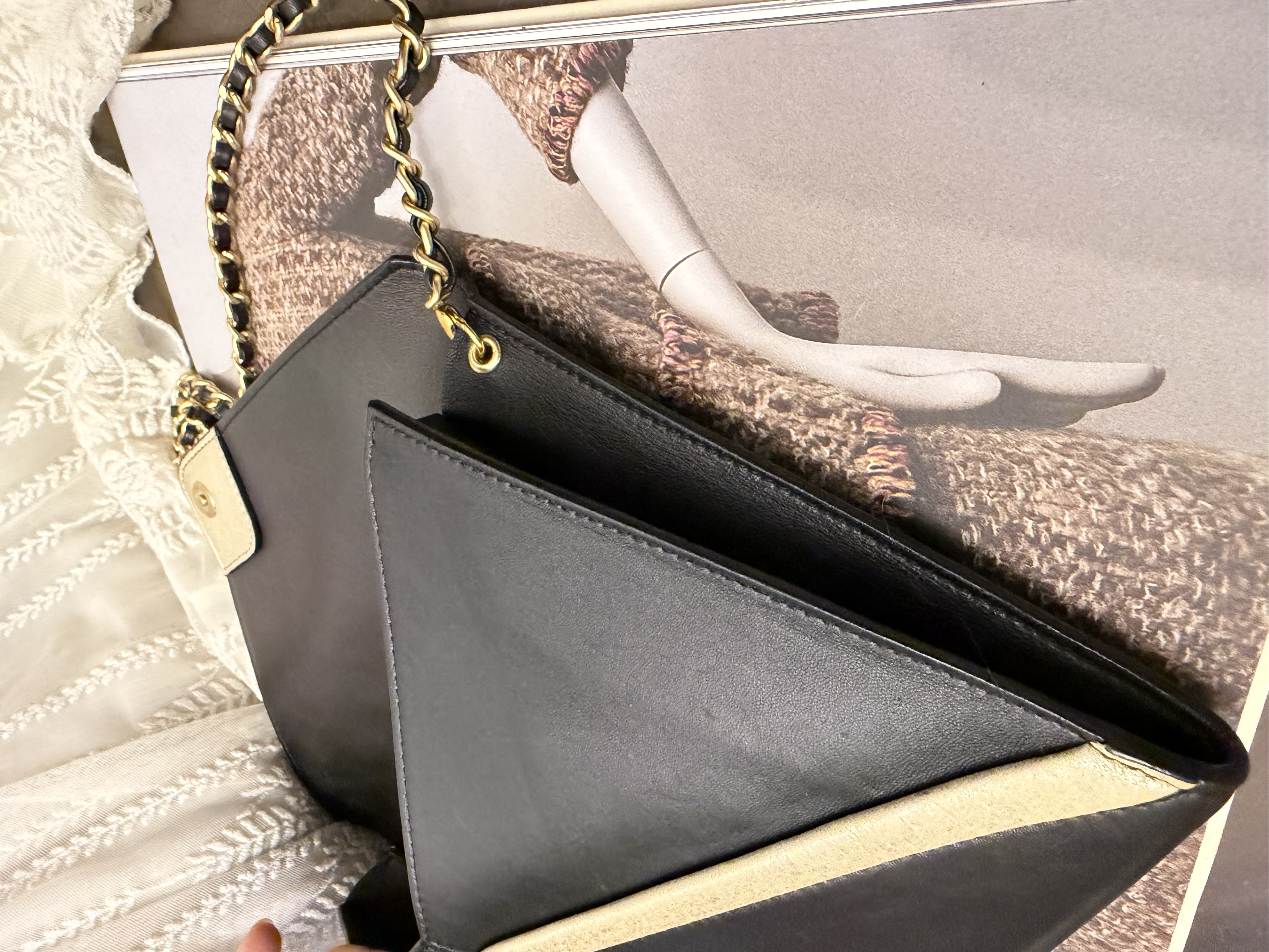 chanel cc black ENVELOPE flap clutch black lamb GHW