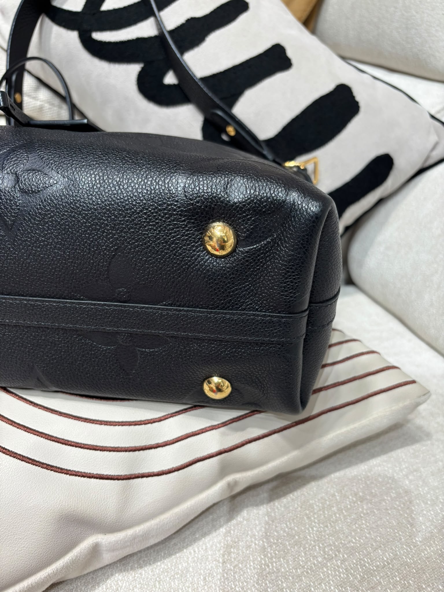 LV Carryall PM Calfskin 100%Authentic, 95%New ✅Pouch ✅Dust bag