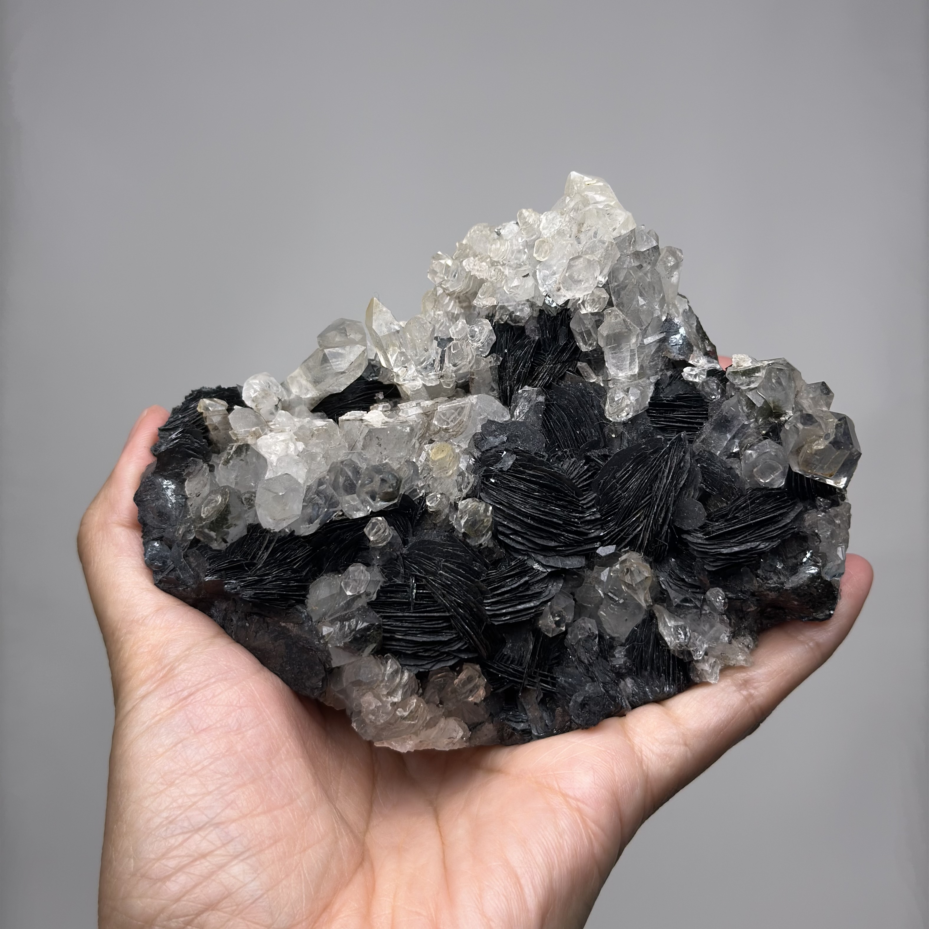 鏡鐵礦共生白水晶簇 - Hematite and Quartz