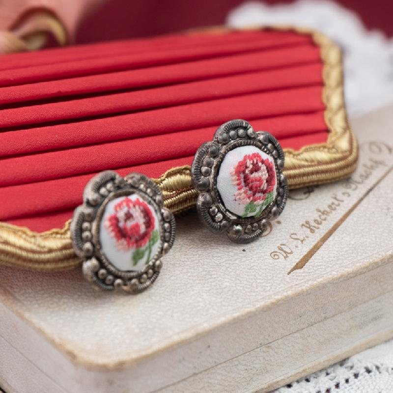 C.a. 1970s Austrian Needlepoint New Old Stock - Rose on White Floral Shaped Clip Earrings(MT1976)
