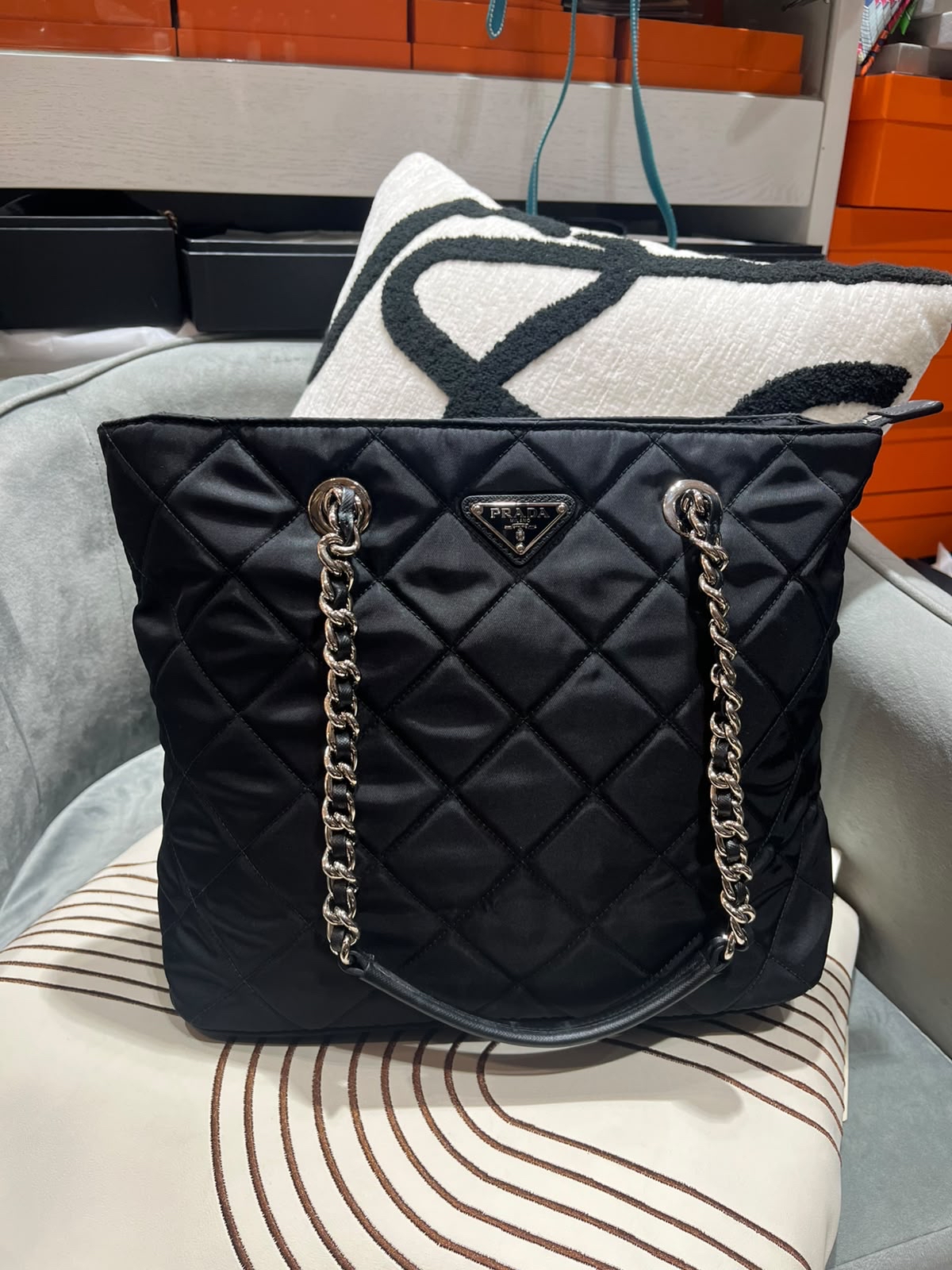 Prada nylon shoulder bag  100%Authentic ,98%new✅dust bag