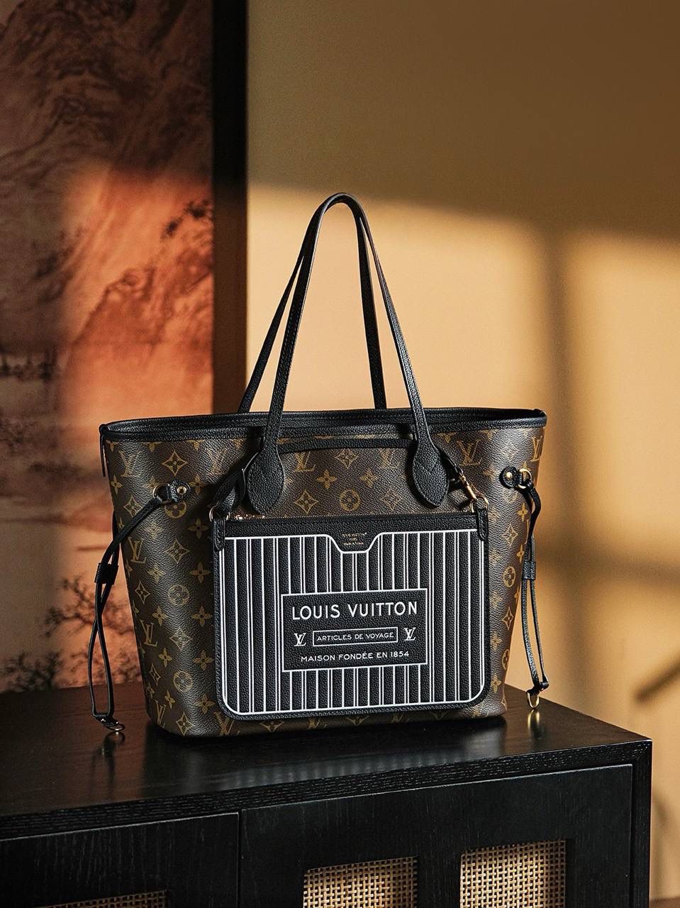 𝐍𝐄𝐕𝐄𝐑𝐅𝐔𝐋𝐋芯片菱形跳动码购物袋系列👜✨ 被称为“百搭之王” 一包多变且能满足各种穿搭需求的𝑵𝒆𝒗𝒆𝒓𝒇𝒖𝒍𝒍购物袋， 老花经典元素搭配上百搭进口颗粒牛皮，正反两用➰ 上身一秒爱上，通勤实用满分好评，颜值还属于耐造耐看简直就是“性价比之王”😍💯 五金材质：厚镀纯钢五金 皮料材质：法国原厂皮面料【芯片版】 尺寸详情：𝟐𝟖*𝟏𝟒*𝟑𝟏𝐜𝐦