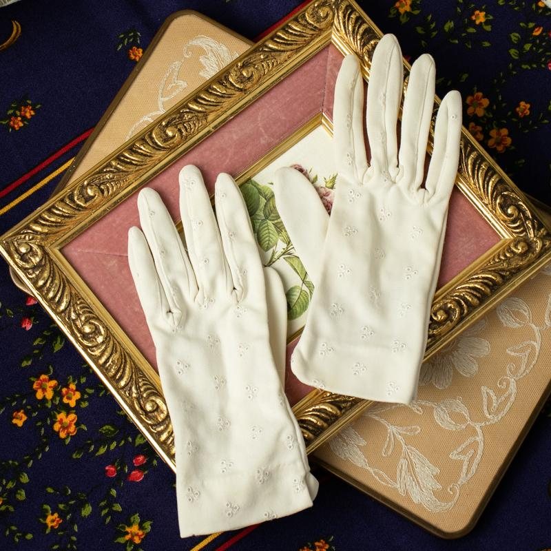 Vintage Embroidered Wrist-Length White Fabric Day Gloves (MT331)