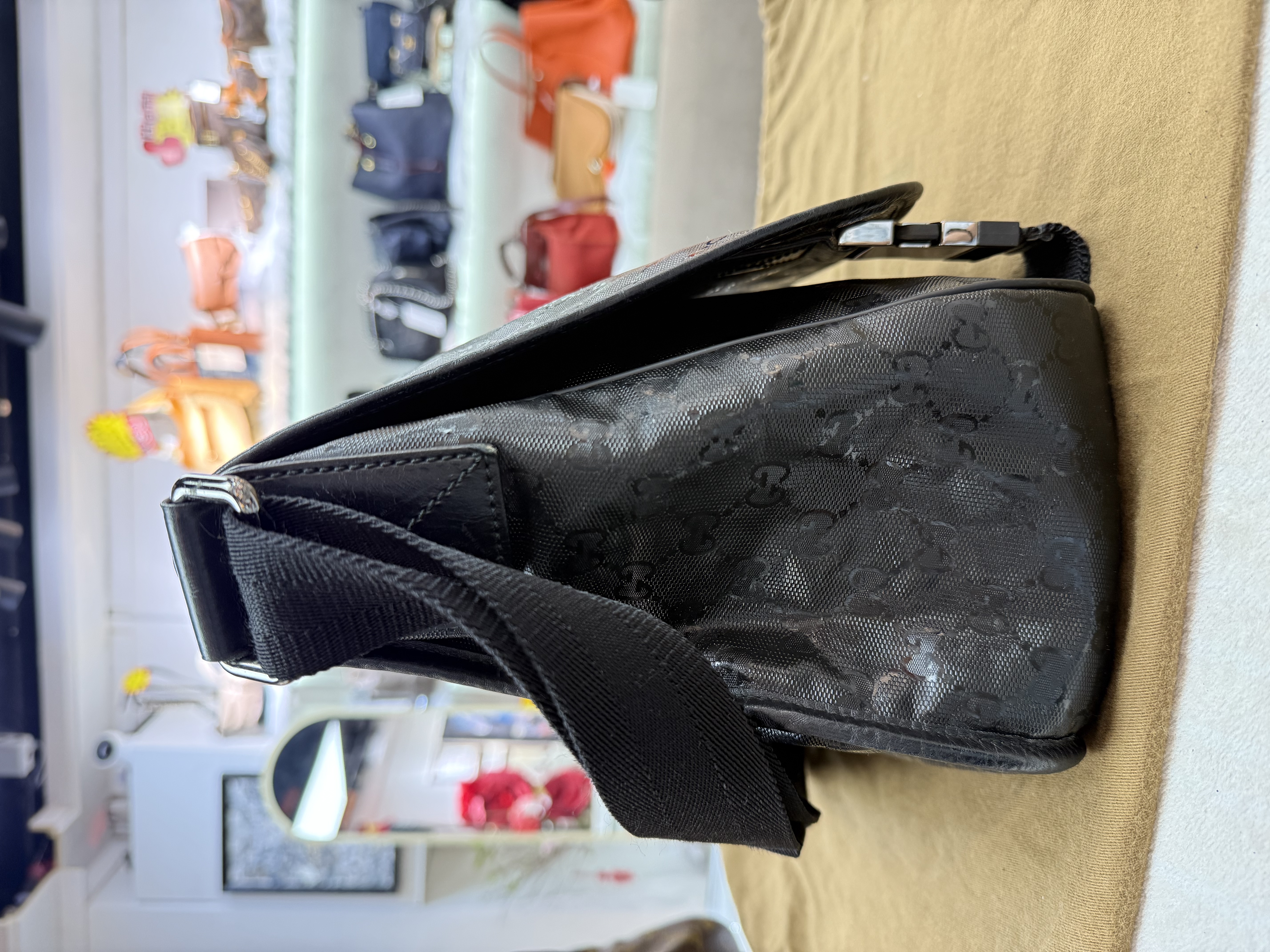 Gucci 古馳 水晶皮 滿印黑色郵差包*男女同款*