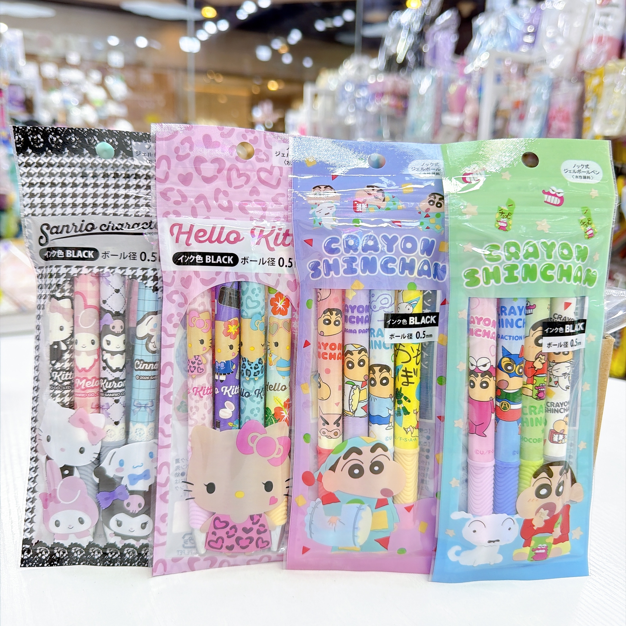 日本直送Sanrio kitty 蠟筆小新 新款一套四支黑色原子筆