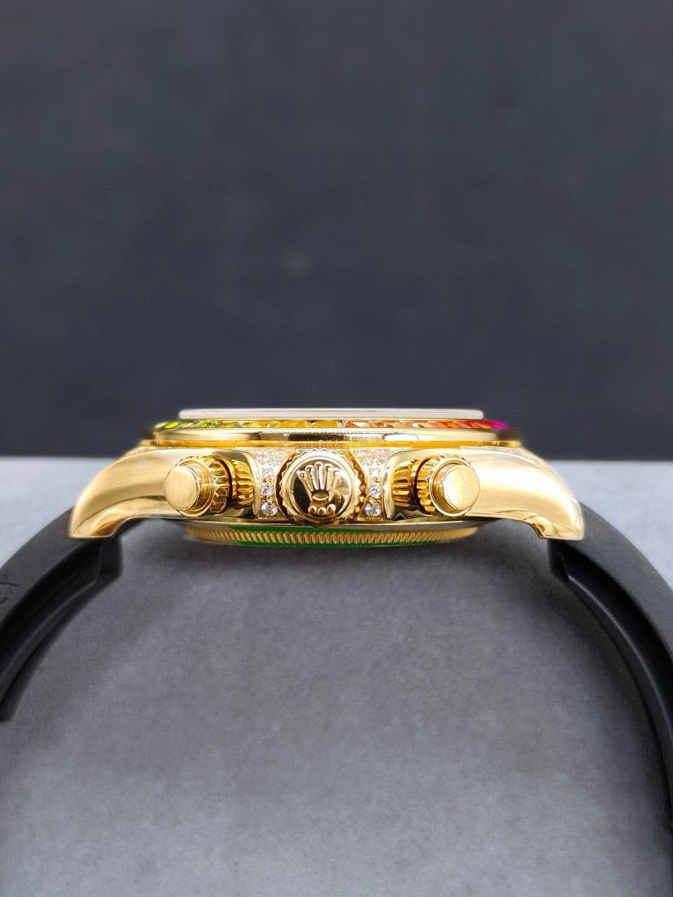 劳力士 ROLEX 迪通拿系列 🎮宇宙计时型迪通拿40系列——904精钢 1⃣️采用天然藏青贝母面双重真铂金小眼，每一张都精挑细选，秒杀其它现有版本的细节和做工！ 2⃣️厚度12.4mm，🎮 采用7750机芯，一档调时，中间不再有日历空档，计时功能一切正常使用！ 3⃣️超级904钢材质，蓝宝石镜面！每个细节都做到了极致！欢迎品鉴！🎮S1精致推荐男士多功能机械腕表