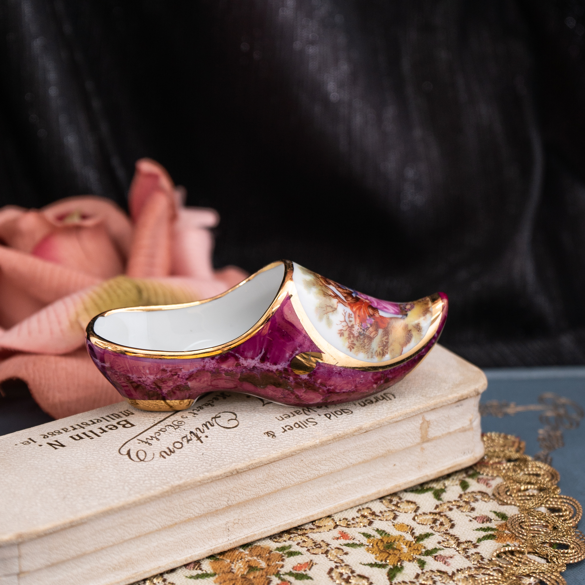 Vintage Porcelaine D'Art LIMOGES France Marble Red Courting Couple Miniature Shoe (MT1983)