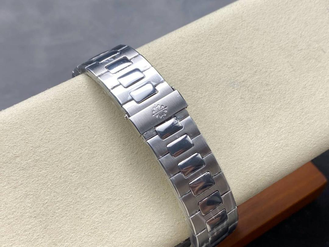 V2版真功能🌐真小秒！3K工厂 百达翡丽鹦鹉螺5980/1A-014多功能计时腕表V2版本，真小秒、真功能！【表壳】腕表尺寸40.5毫米，同正品一致的枕型表壳采用正面拉丝，侧面抛光的两种工艺组合，层次感分明，质感十足。尽显精湛工艺。【表带】采用原装表带一比一量身打造，每节表带的中央抛光部位，都能呈现钻石的形状，尽显高级质感。【机芯】3K厂采用定制版PP.CH28-520机芯，完美还原正品，时分秒，日期，和计时大秒功能。欢迎各位表友品鉴🌐