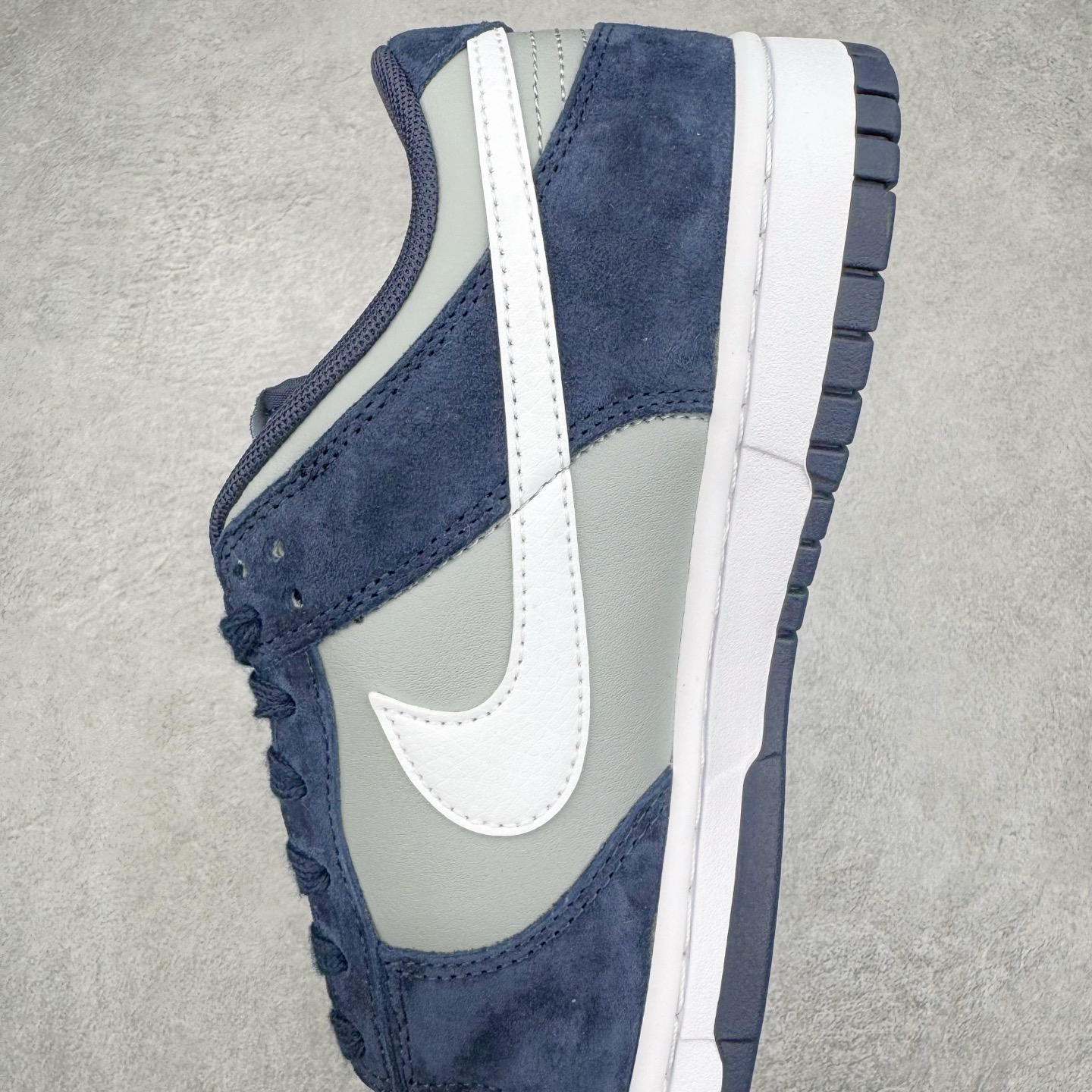 Nike Dunk Low "Georgetown Suede" IB3079-400