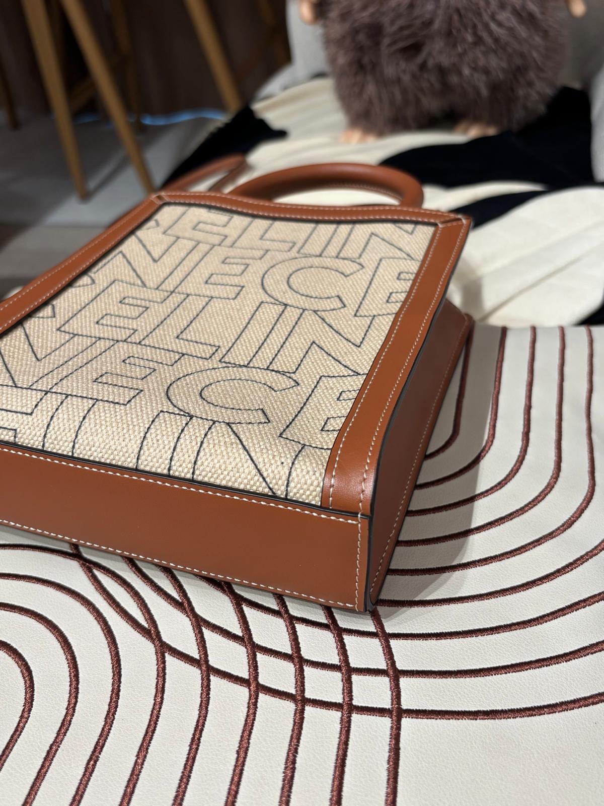 全新 Celine mini vertical cabas 100%Authentic,100%new 全新貨品 ✅收據✅塵袋✅booklet ✅paper bag