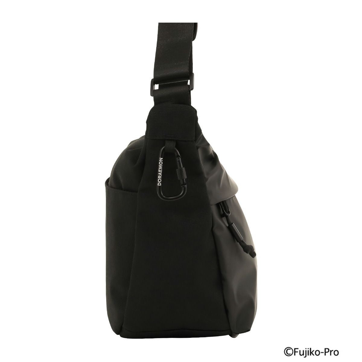 [訂購] 多啦A夢斜孭袋(大) 暗黑系列 叮噹刺繡 登山扣 | Doraemon袋 禮物