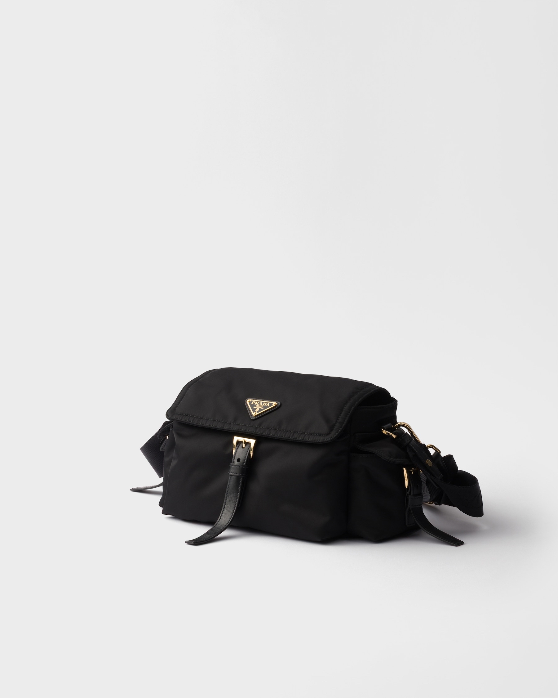 精選貨品優惠🩷訂貨🍒Prada Explore Medium Shoulder bag  另有長肩帶可以斜孭!!  Size 30x14x10cm