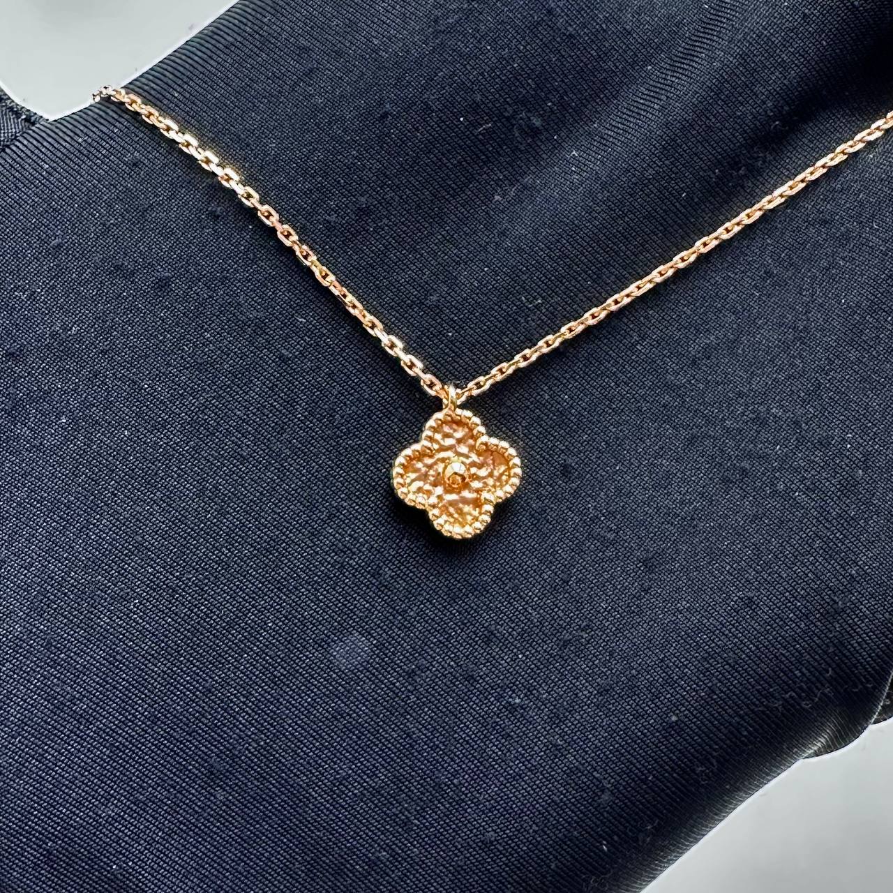 VCA Pendant Sweet Alhambra Rose Gold Necklace