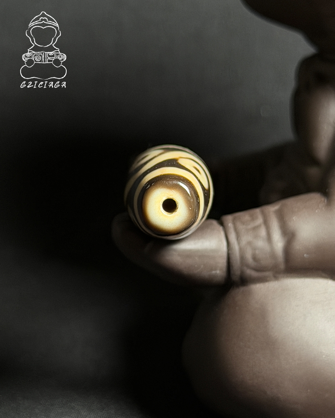 西藏至純水紋八眼天珠