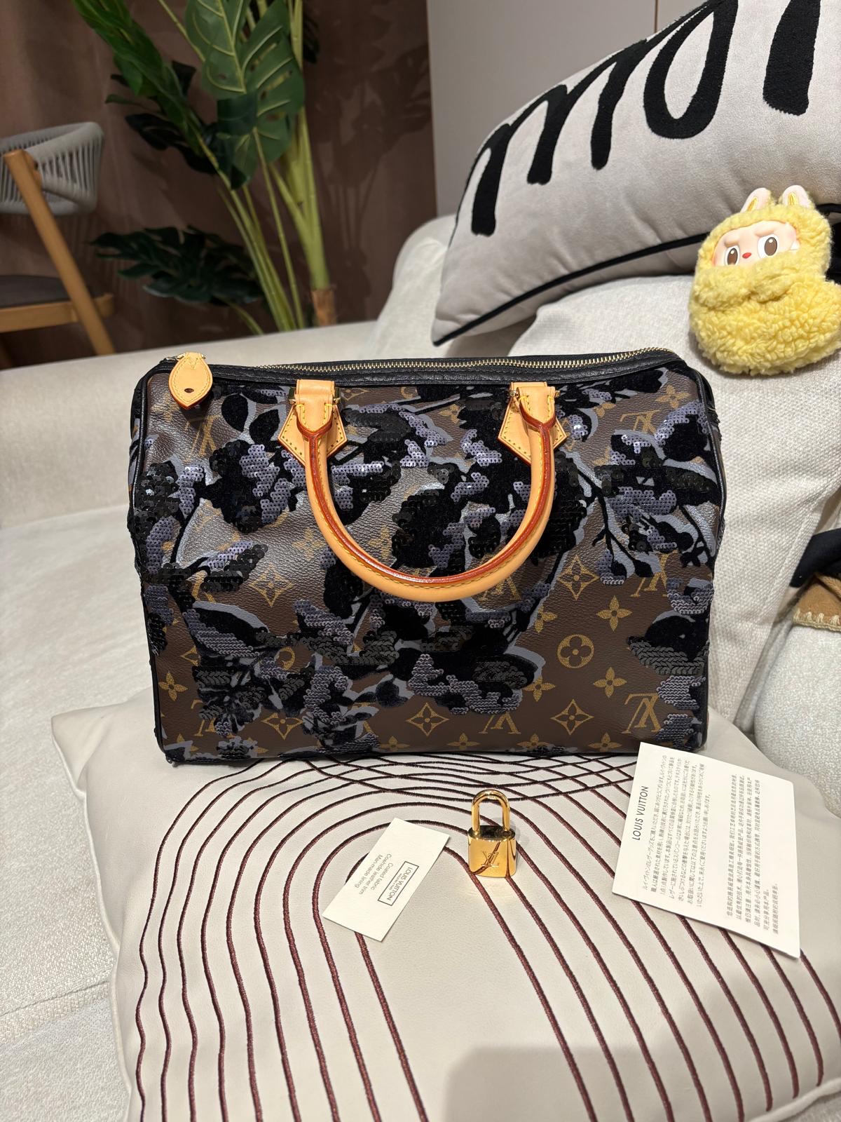 Lv speedy 30 Fleur De Jais Sequin 限量款 100%Authentic,98%new  ✅鎖，鎖匙✅塵袋