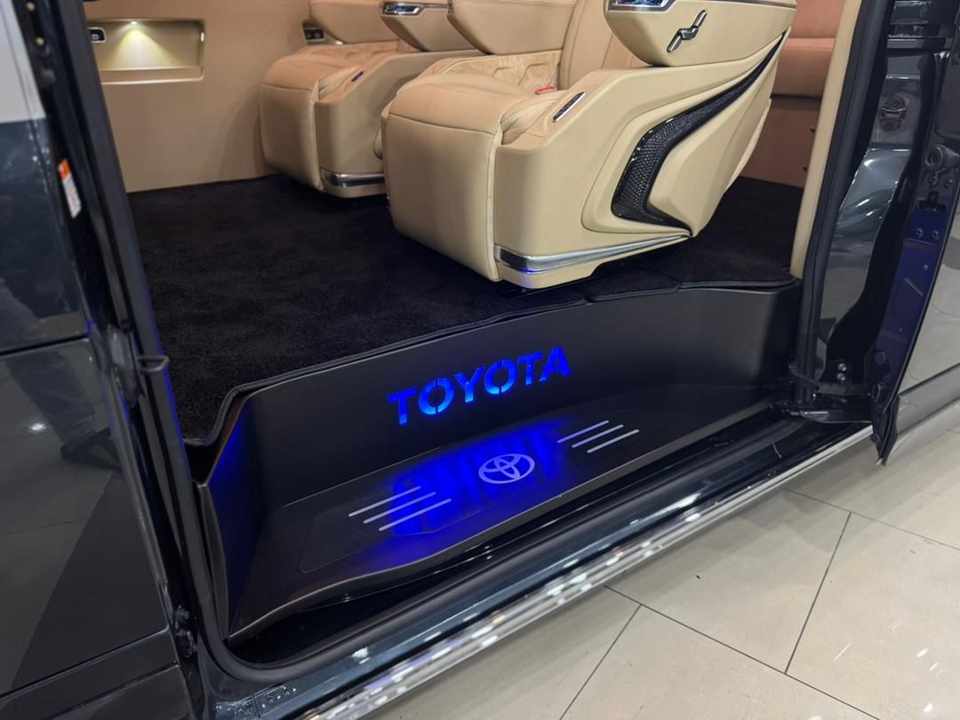 HIACE SIDE STEP BLACK / H300-SS-9019-GZ