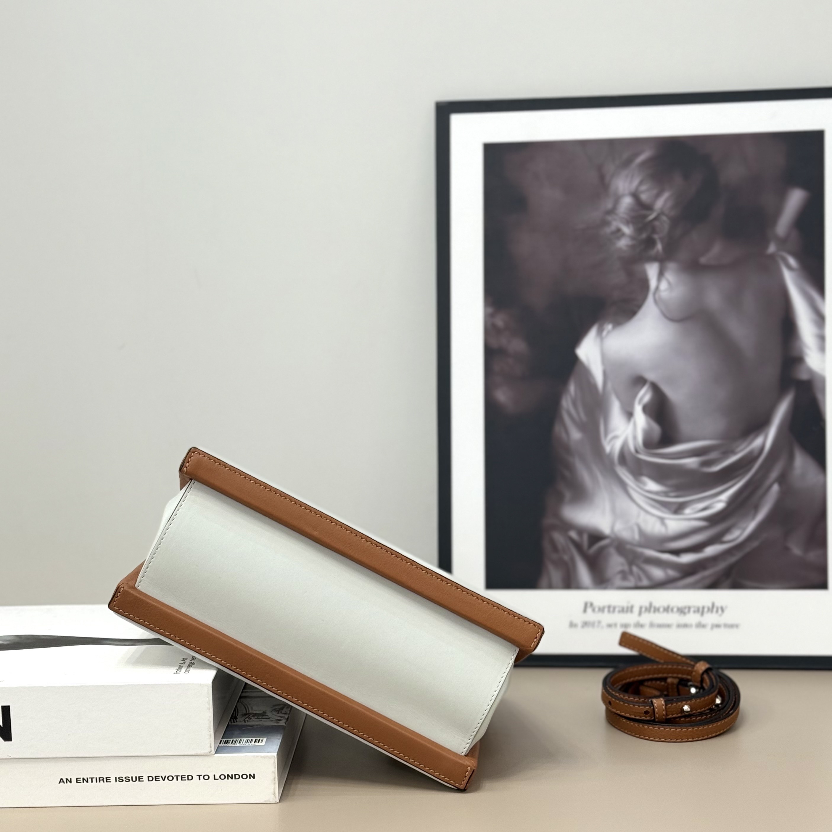 【預訂貨品】Loewe postal bag